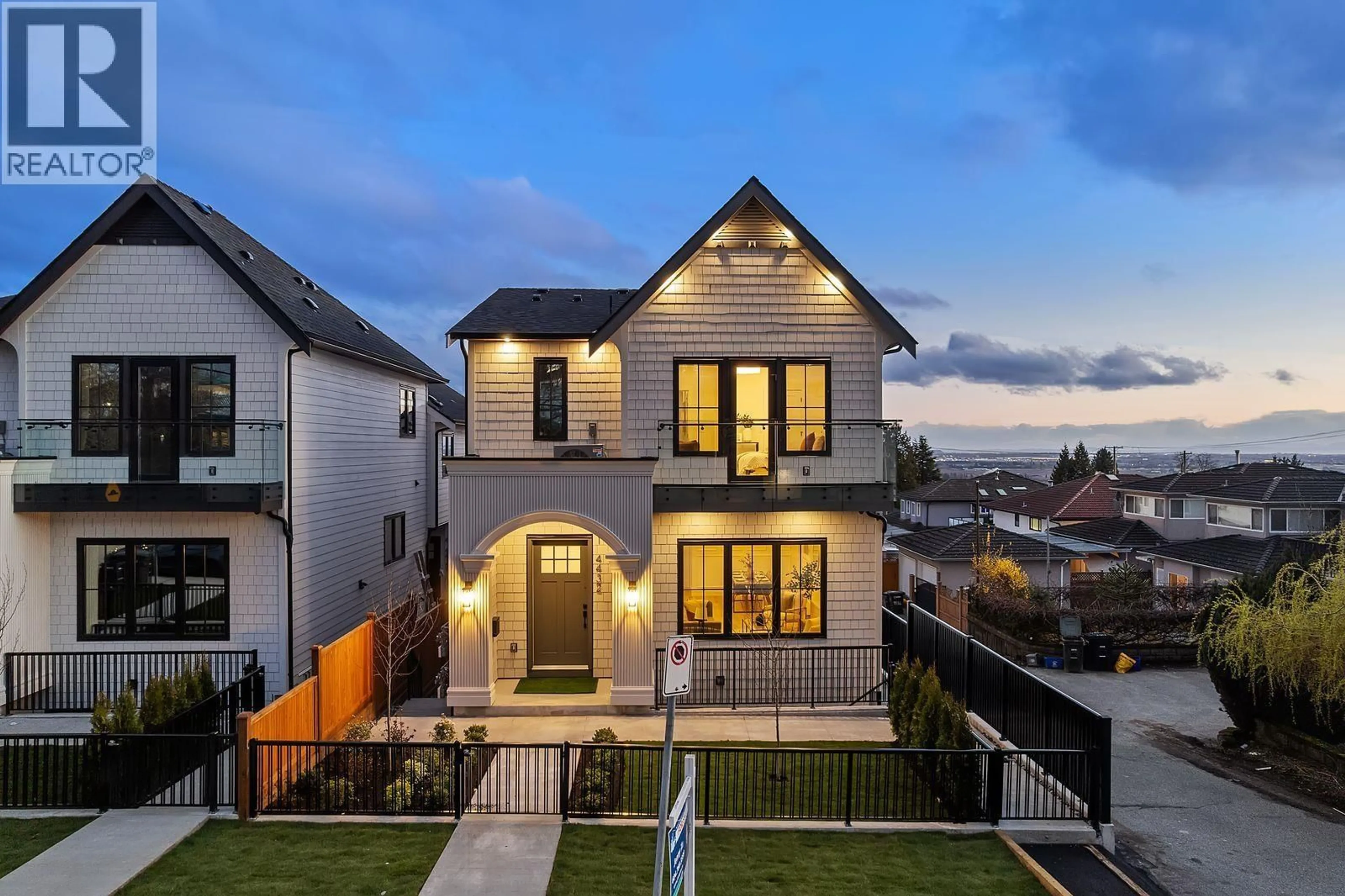 Home with vinyl exterior material, street for 1 - 4432 IRMIN STREET, Burnaby British Columbia V5J1X7