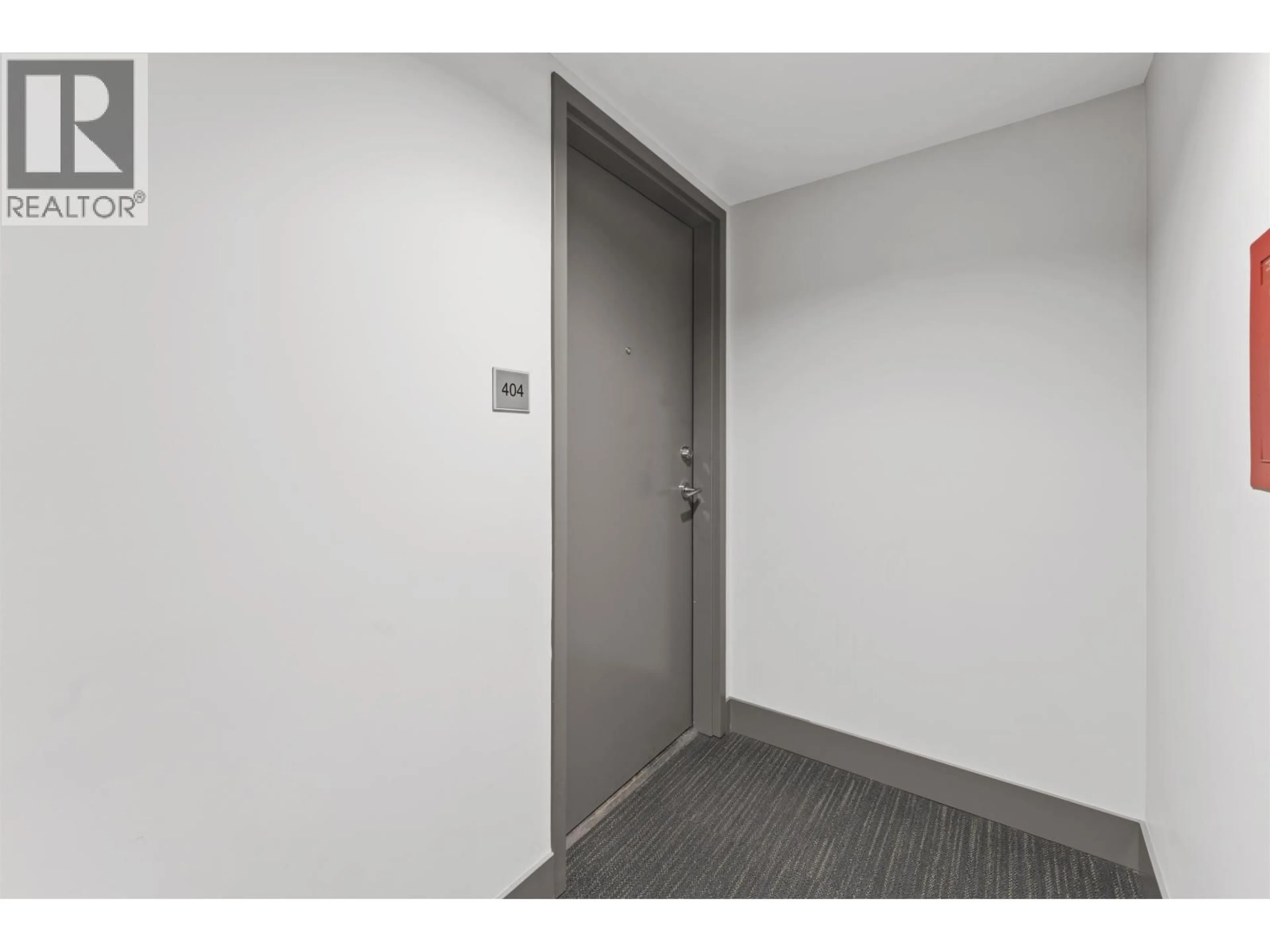 Indoor foyer for 404 - 188 AGNES STREET, New Westminster British Columbia V3L0H6