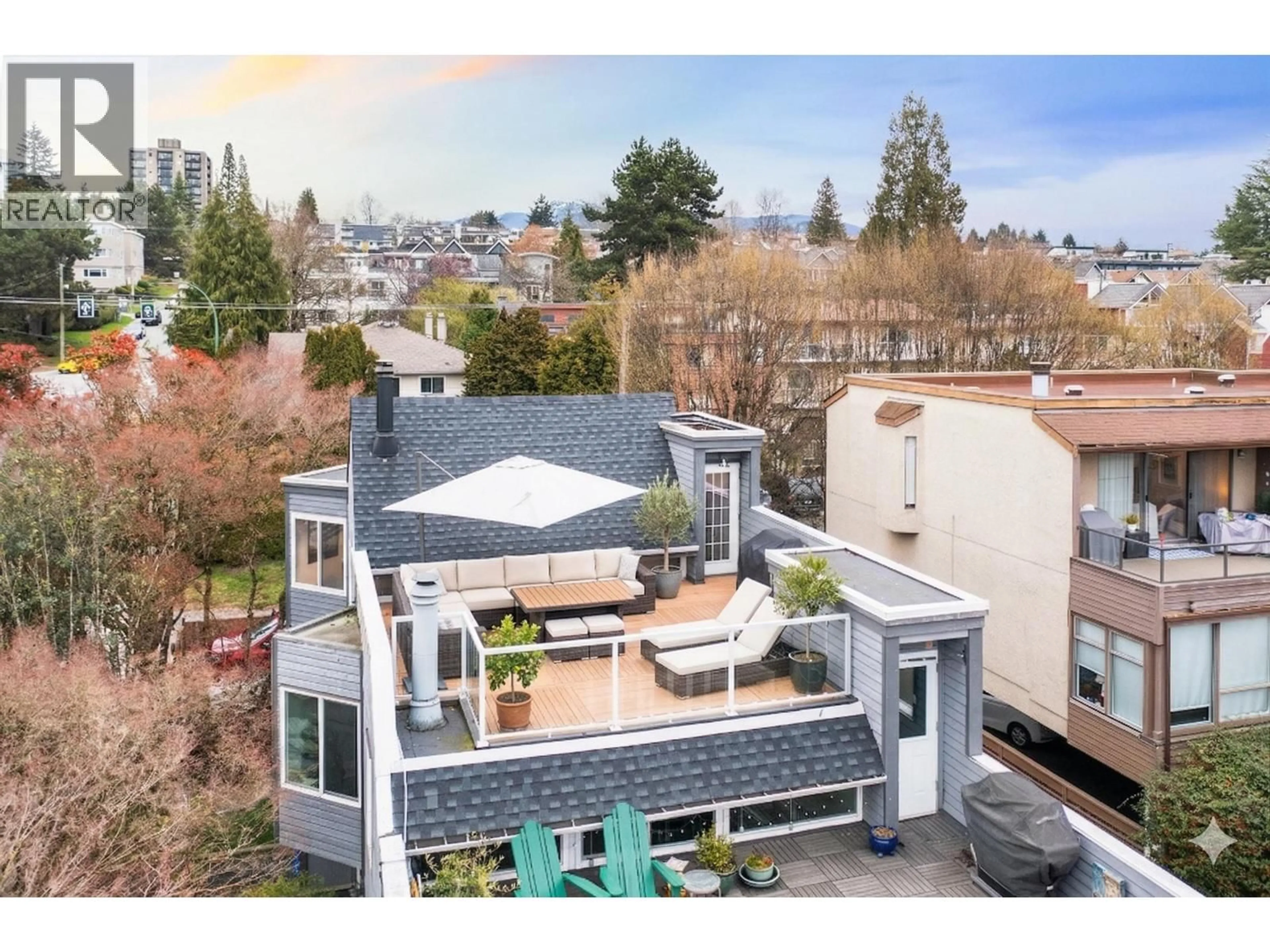 A pic from outside/outdoor area/front of a property/back of a property/a pic from drone, city buildings view from balcony for 416 ST. GEORGES AVENUE, North Vancouver British Columbia V7L3H1