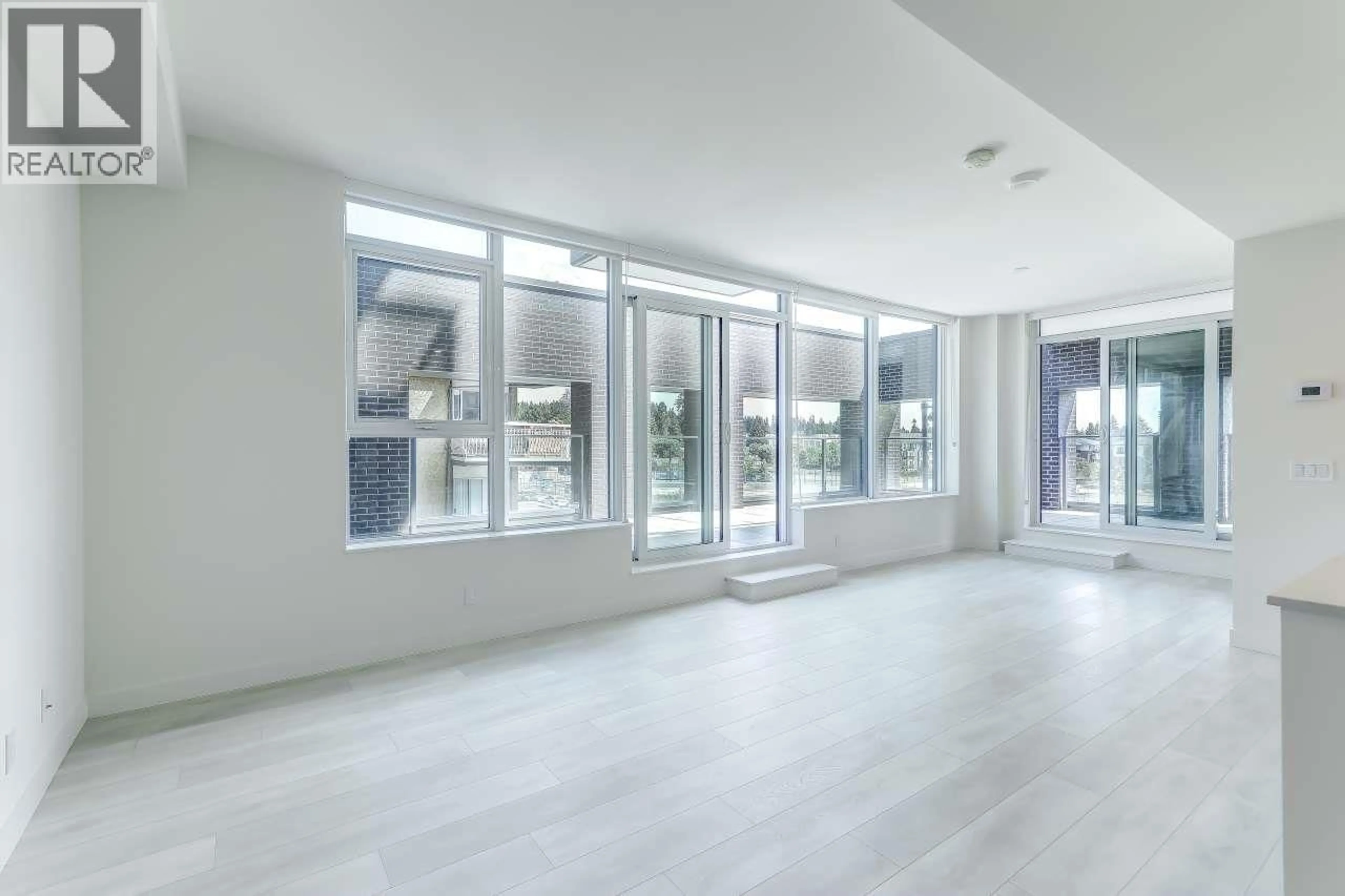 Indoor foyer for 301 - 537 COTTONWOOD AVENUE, Coquitlam British Columbia V3J0S4