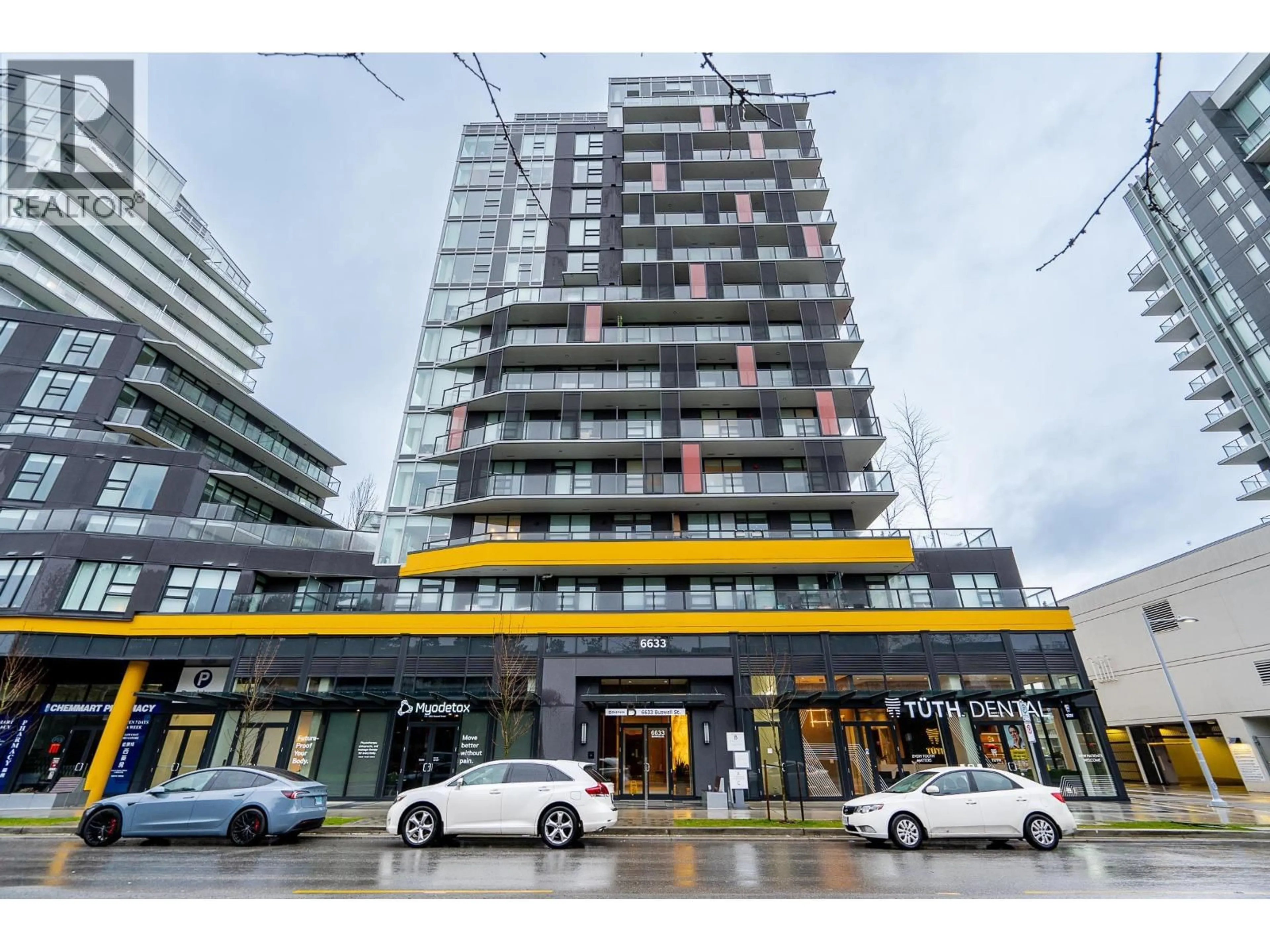 Indoor foyer for 403 - 6633 BUSWELL STREET, Richmond British Columbia V6Y2G9