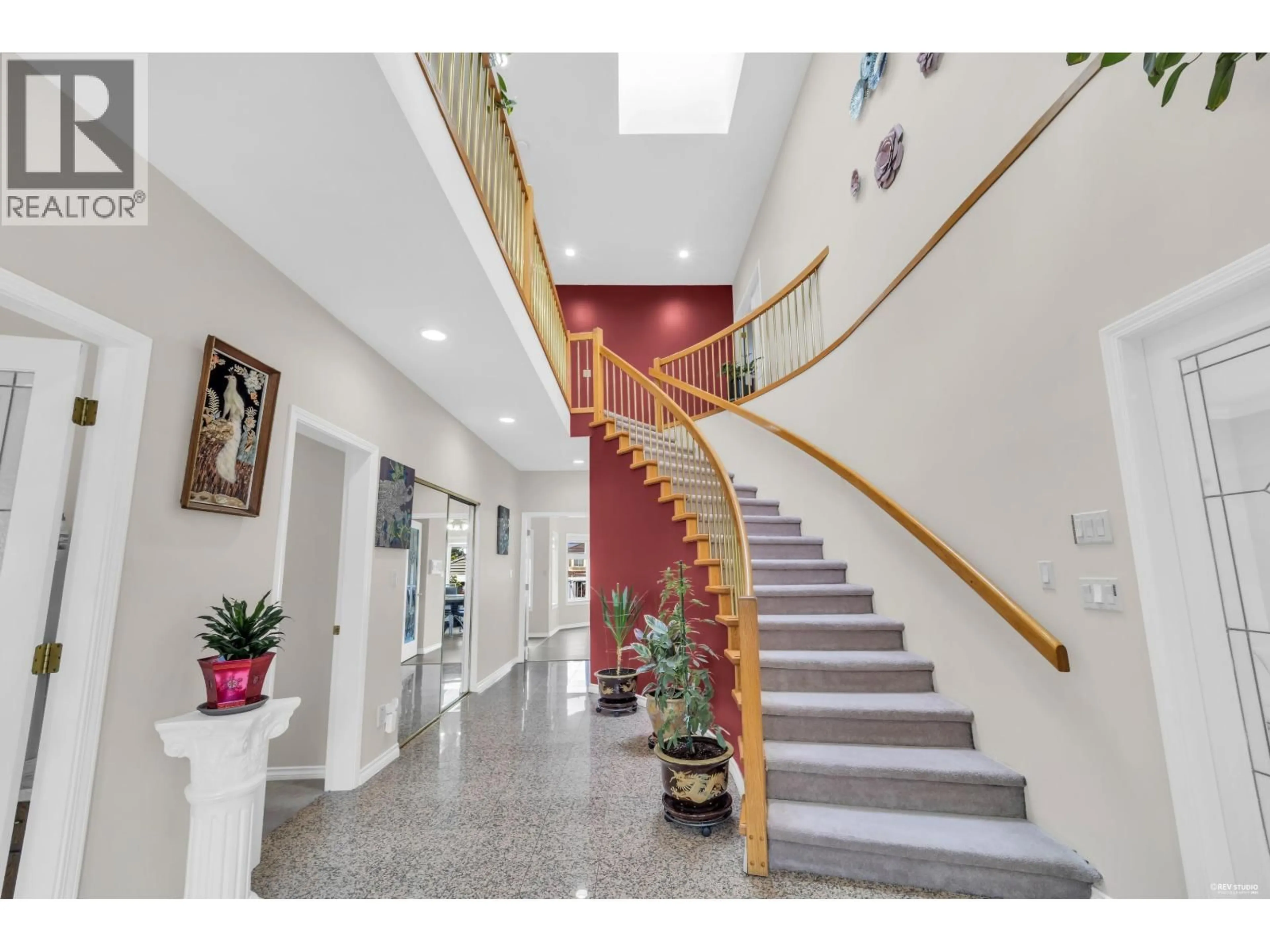 Indoor foyer for 2381 40TH AVENUE, Vancouver British Columbia V5R2V6