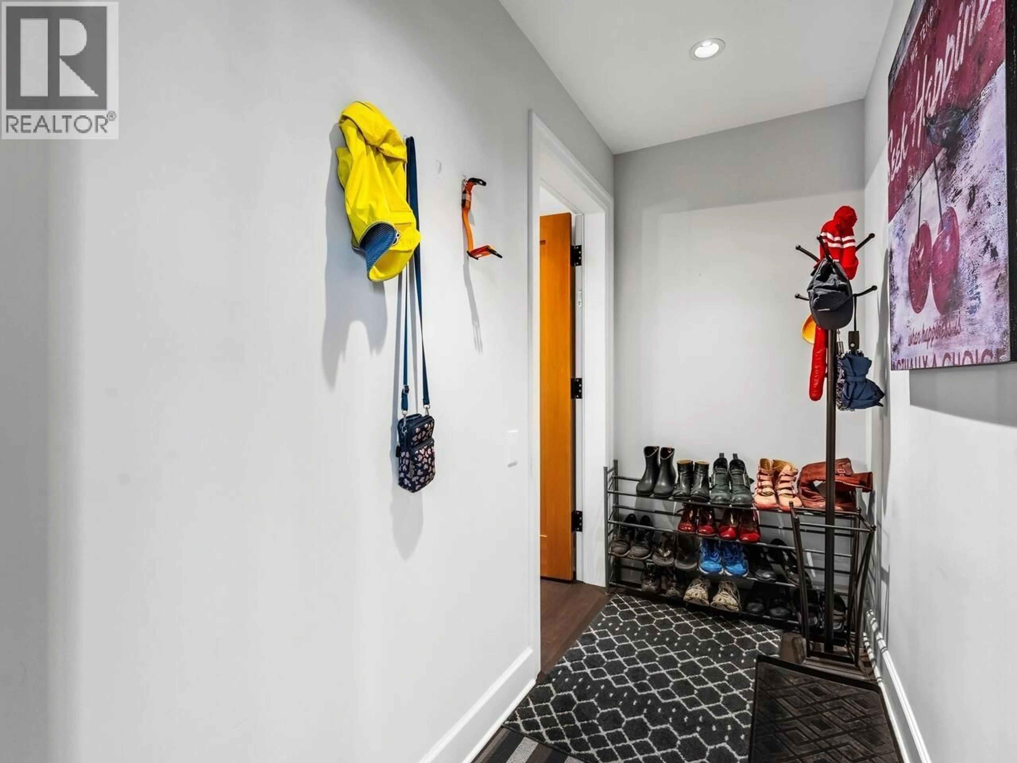 Indoor entryway for 100 - 656 13TH AVENUE, Vancouver British Columbia V5Z1N9