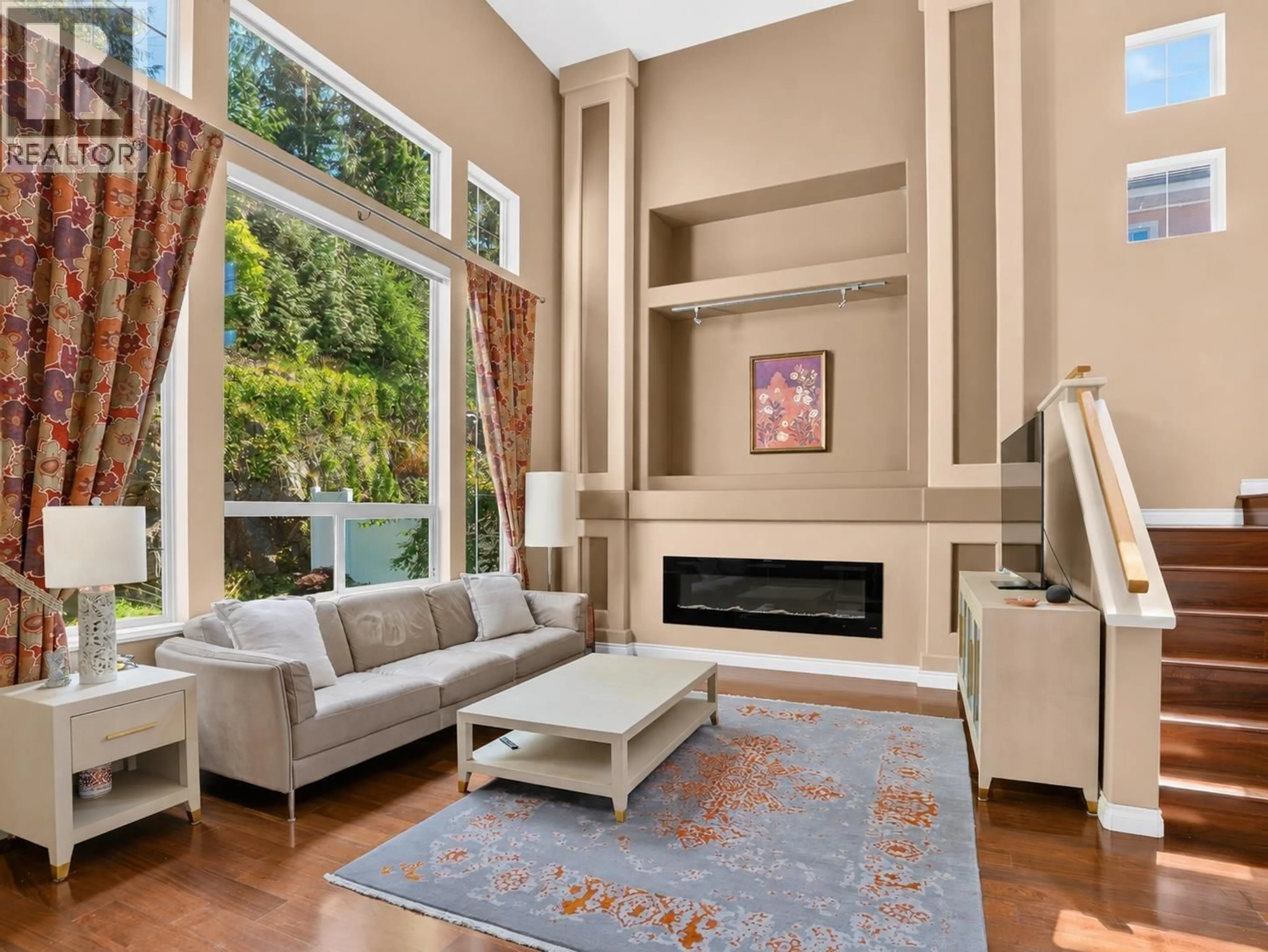 Living room with furniture, unknown for 1981 PARKWAY BOULEVARD, Coquitlam British Columbia V3E3J8