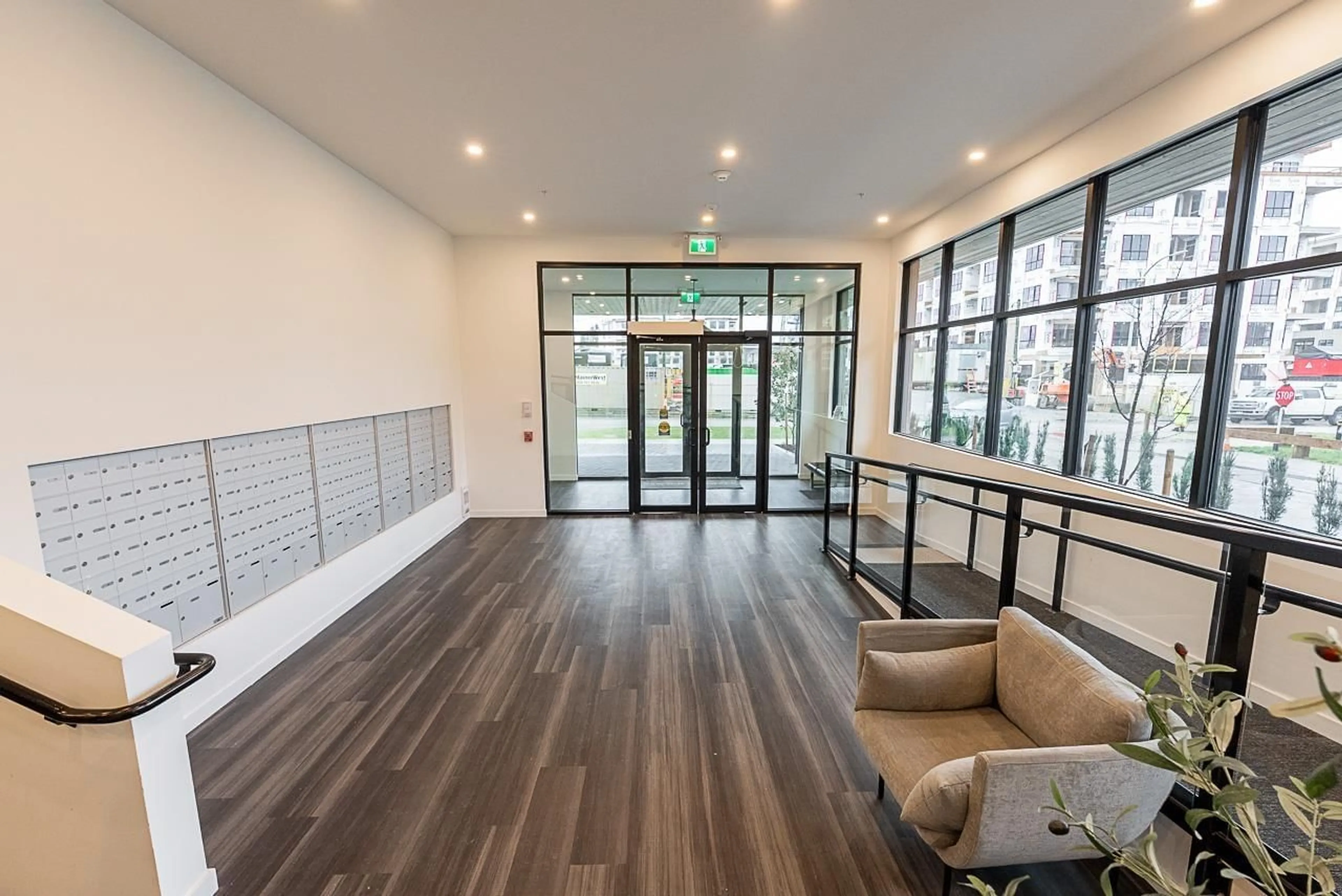 Indoor foyer for 506 - 15738 85 AVENUE, Surrey British Columbia V4N6Y1