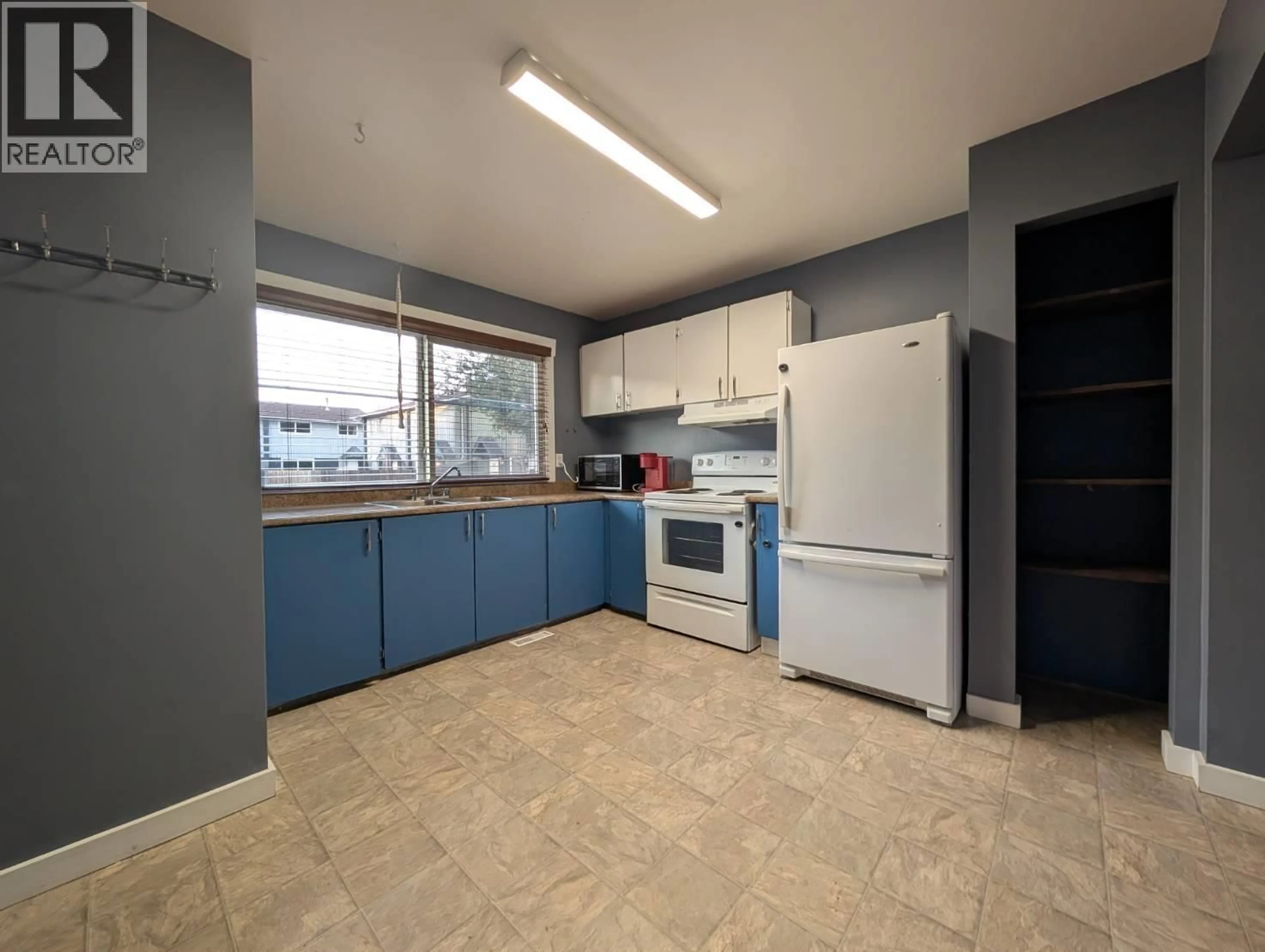 Standard kitchen, unknown for D75 - 2131 UPLAND STREET, Prince George British Columbia V2L2V8