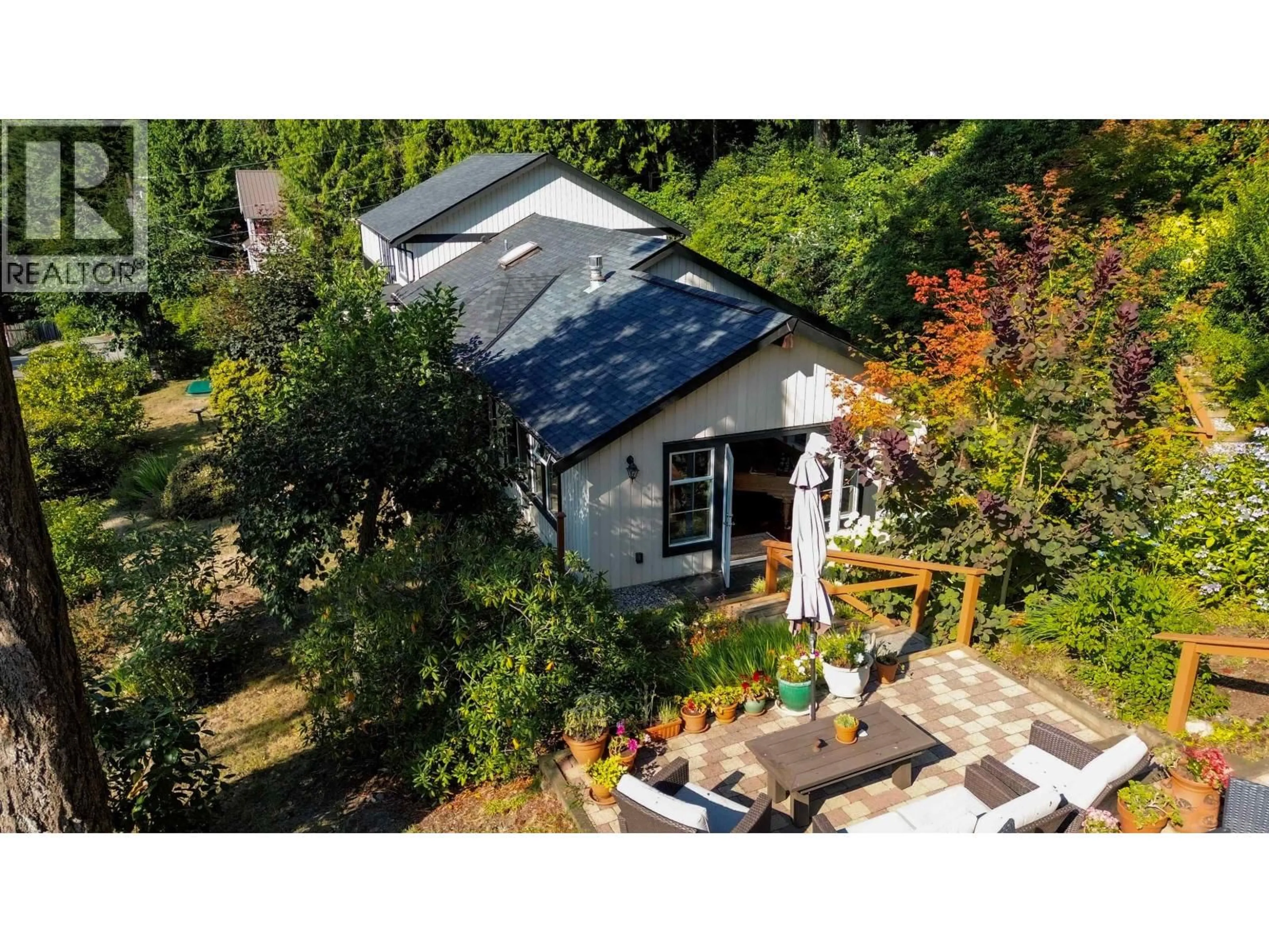 A pic from outside/outdoor area/front of a property/back of a property/a pic from drone, unknown for 806 HUMMINGBIRD LANE, Bowen Island British Columbia V0N1G1