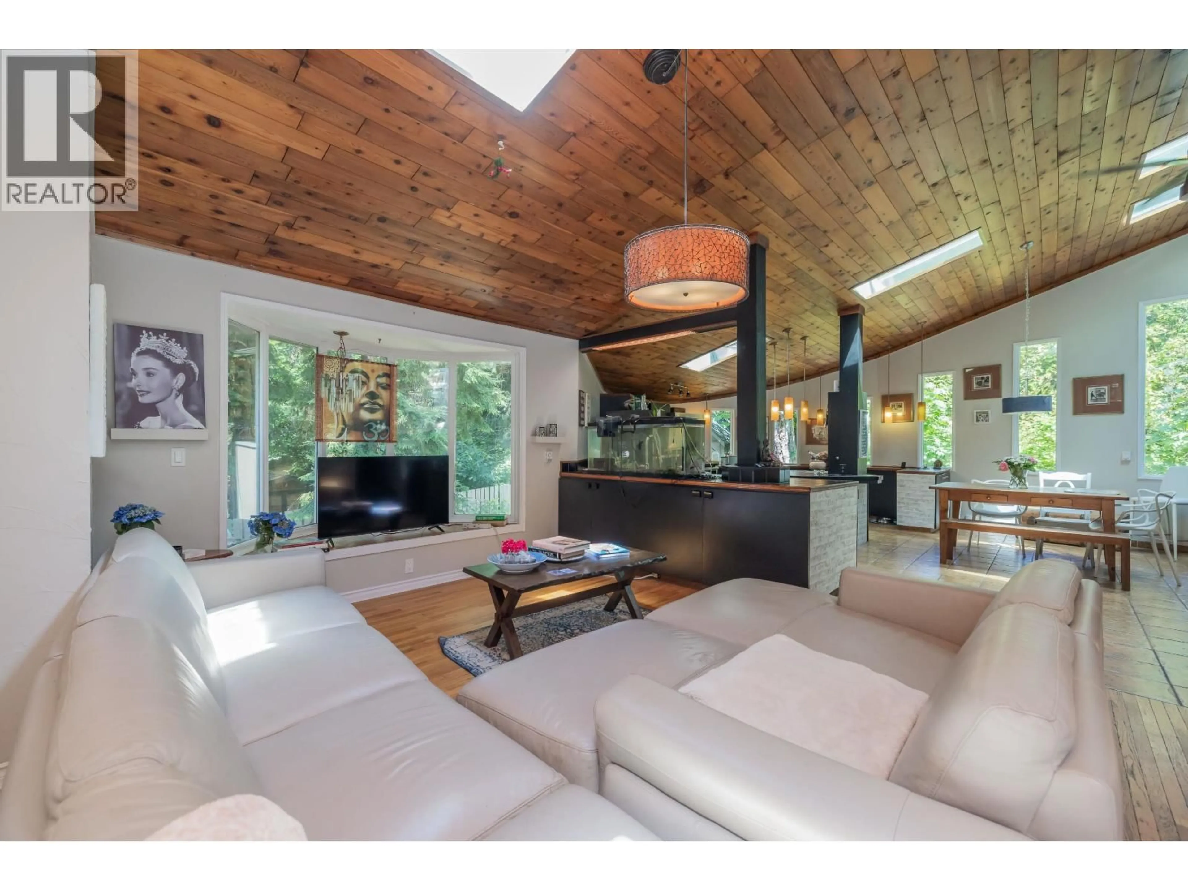 Living room with furniture, wood/laminate floor for 23942 FERN CRESCENT, Maple Ridge British Columbia V4R2S3