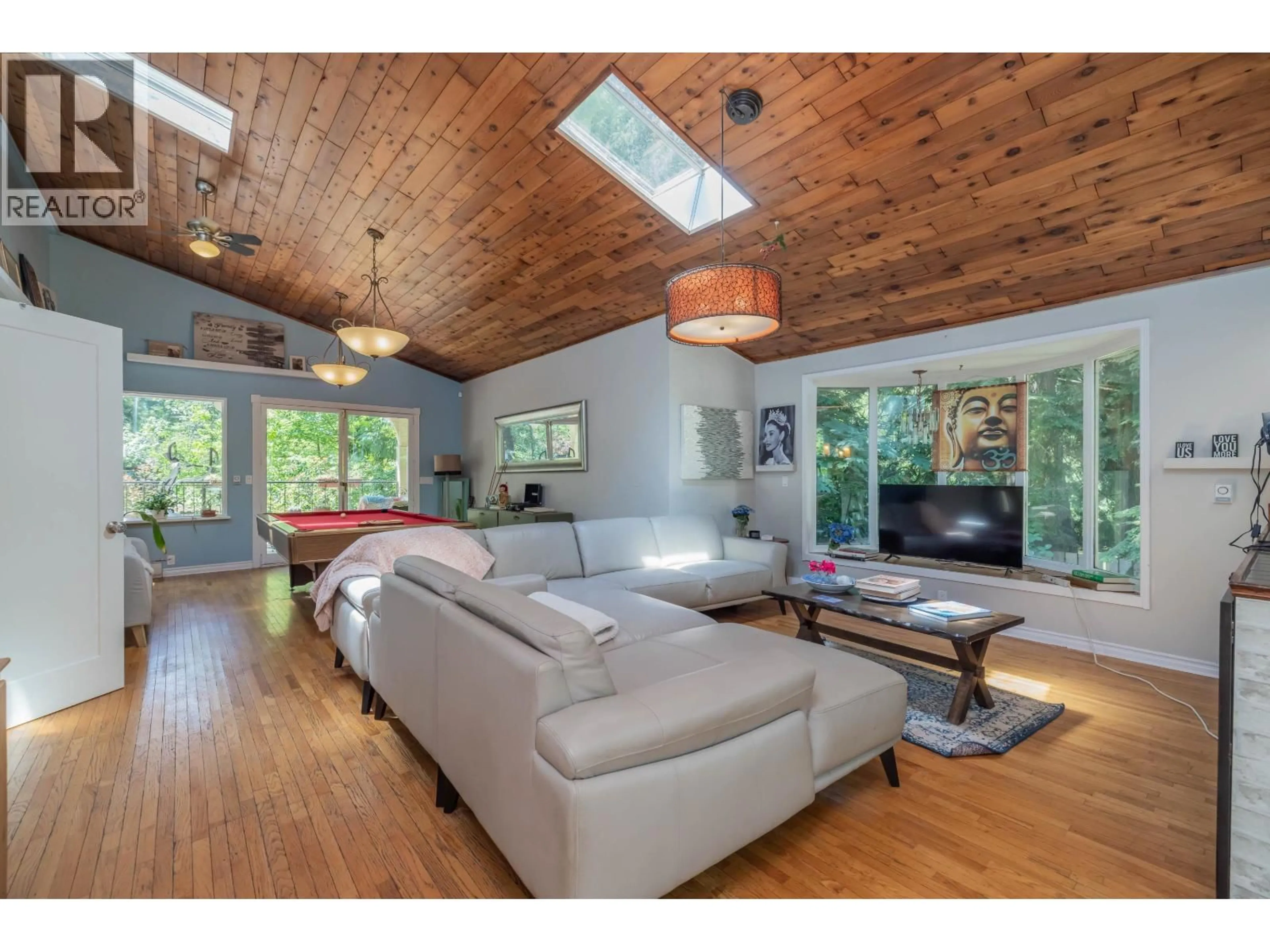 Living room with furniture, wood/laminate floor for 23942 FERN CRESCENT, Maple Ridge British Columbia V4R2S3