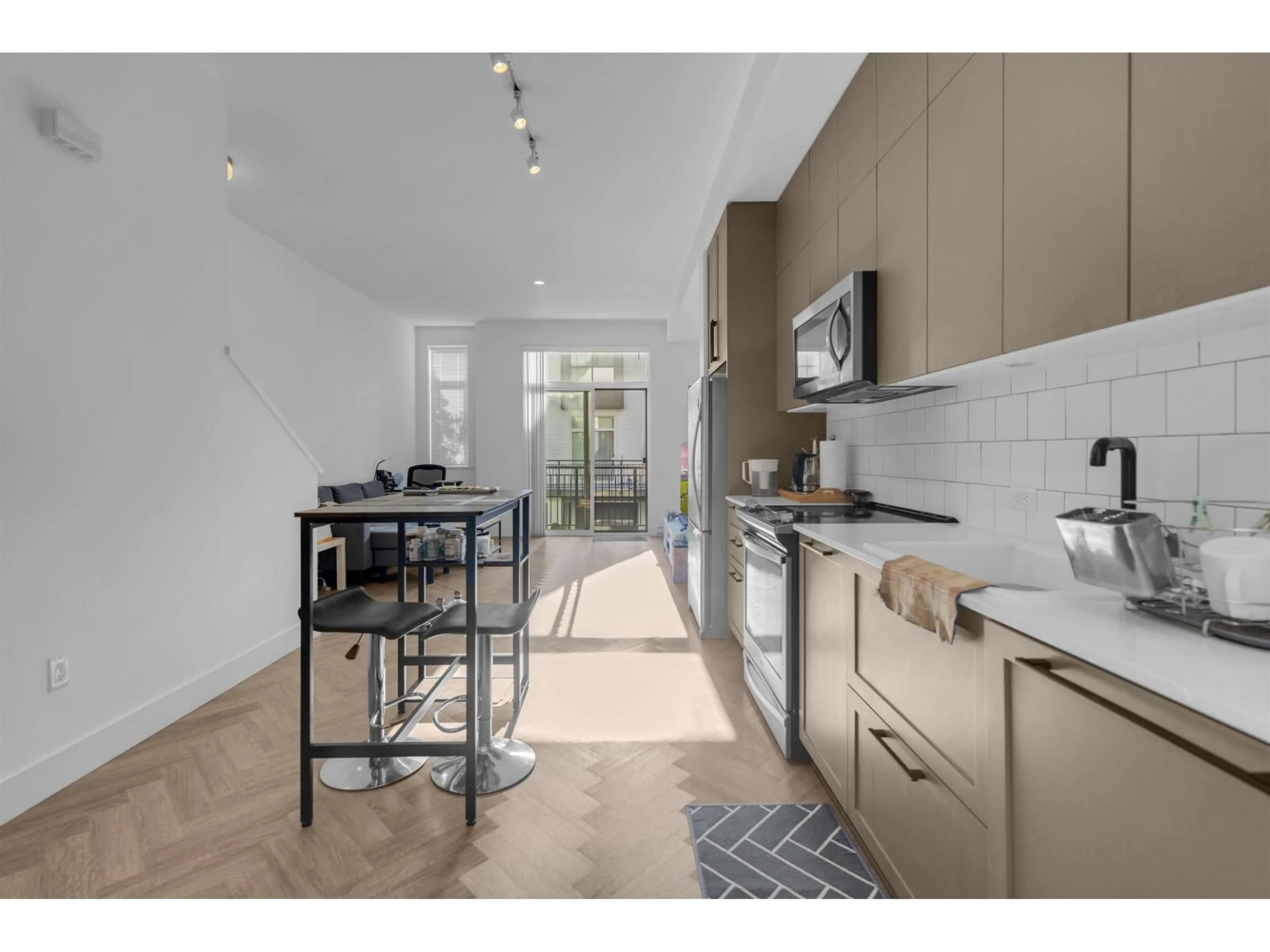 Open concept kitchen, unknown for 99 - 17568 57A AVENUE, Surrey British Columbia V3S7V2