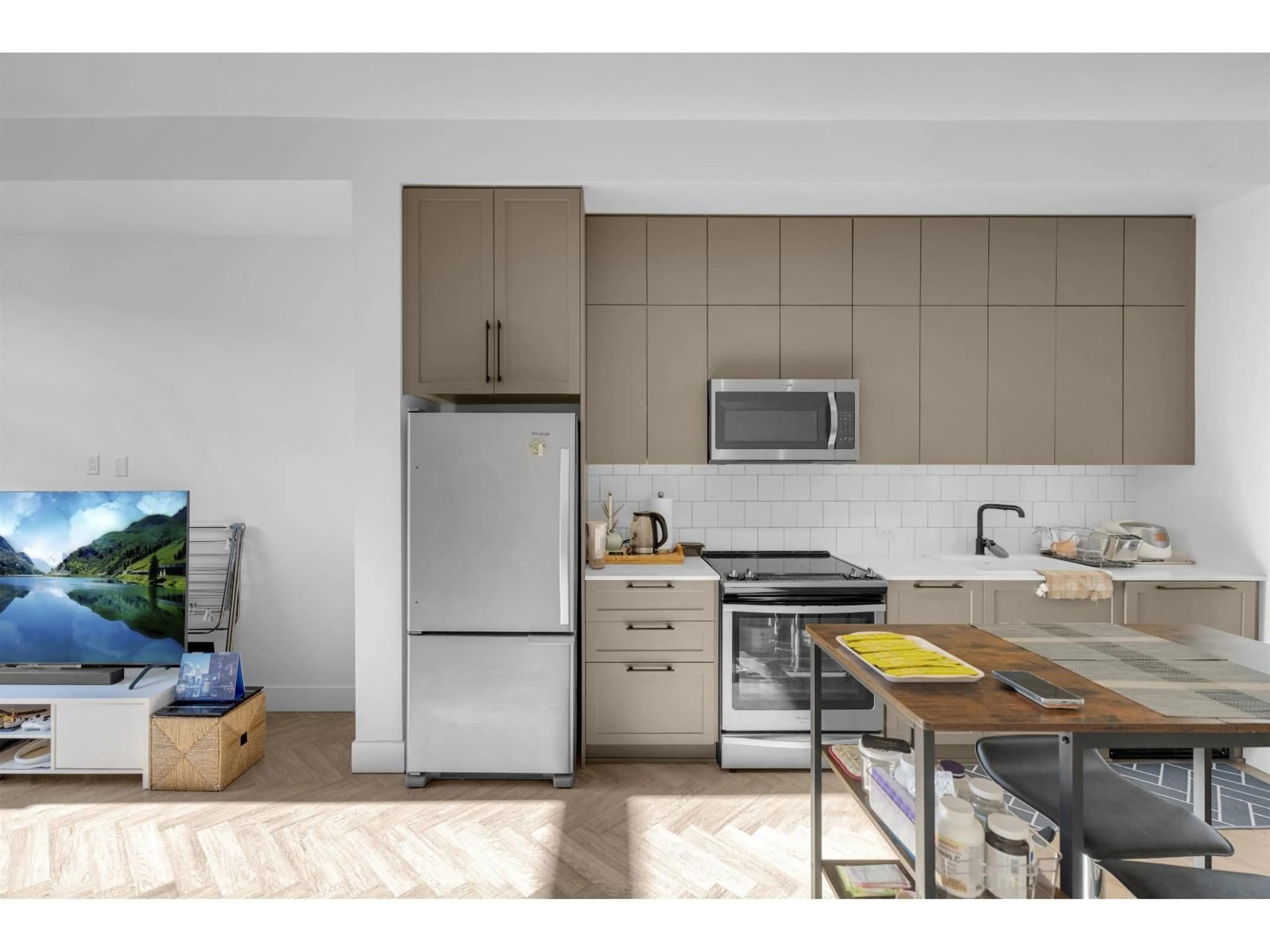 Open concept kitchen, unknown for 99 - 17568 57A AVENUE, Surrey British Columbia V3S7V2