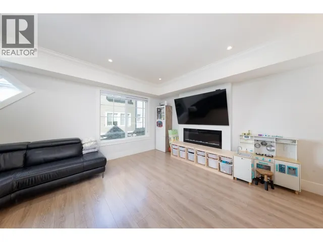 9 - 9211 MCKIM WAY, Richmond 3