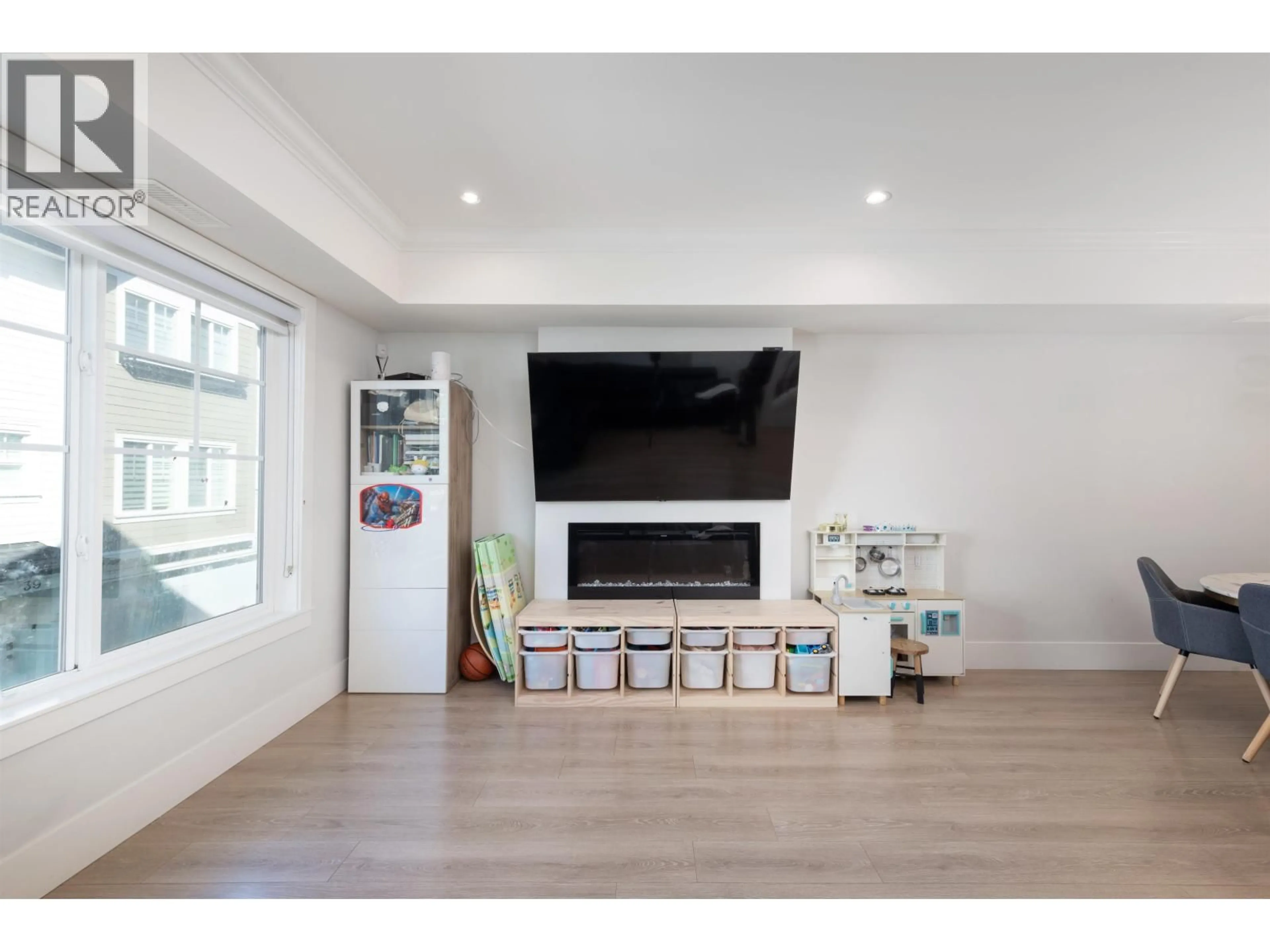 Home theater for 9 - 9211 MCKIM WAY, Richmond British Columbia V6X0T1
