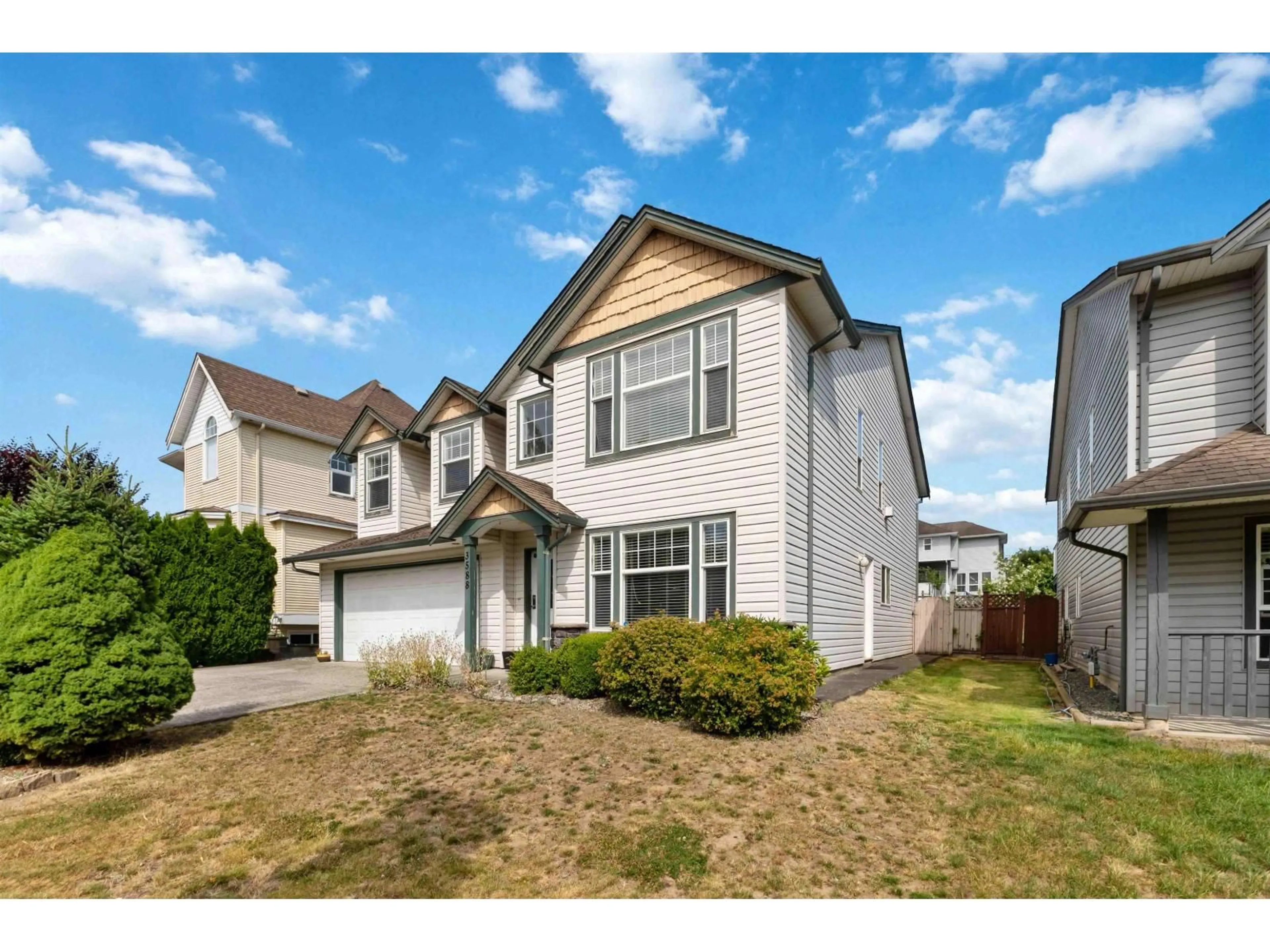 Home with vinyl exterior material, street for 3588 CRESTVIEW AVENUE, Abbotsford British Columbia V2T6V2