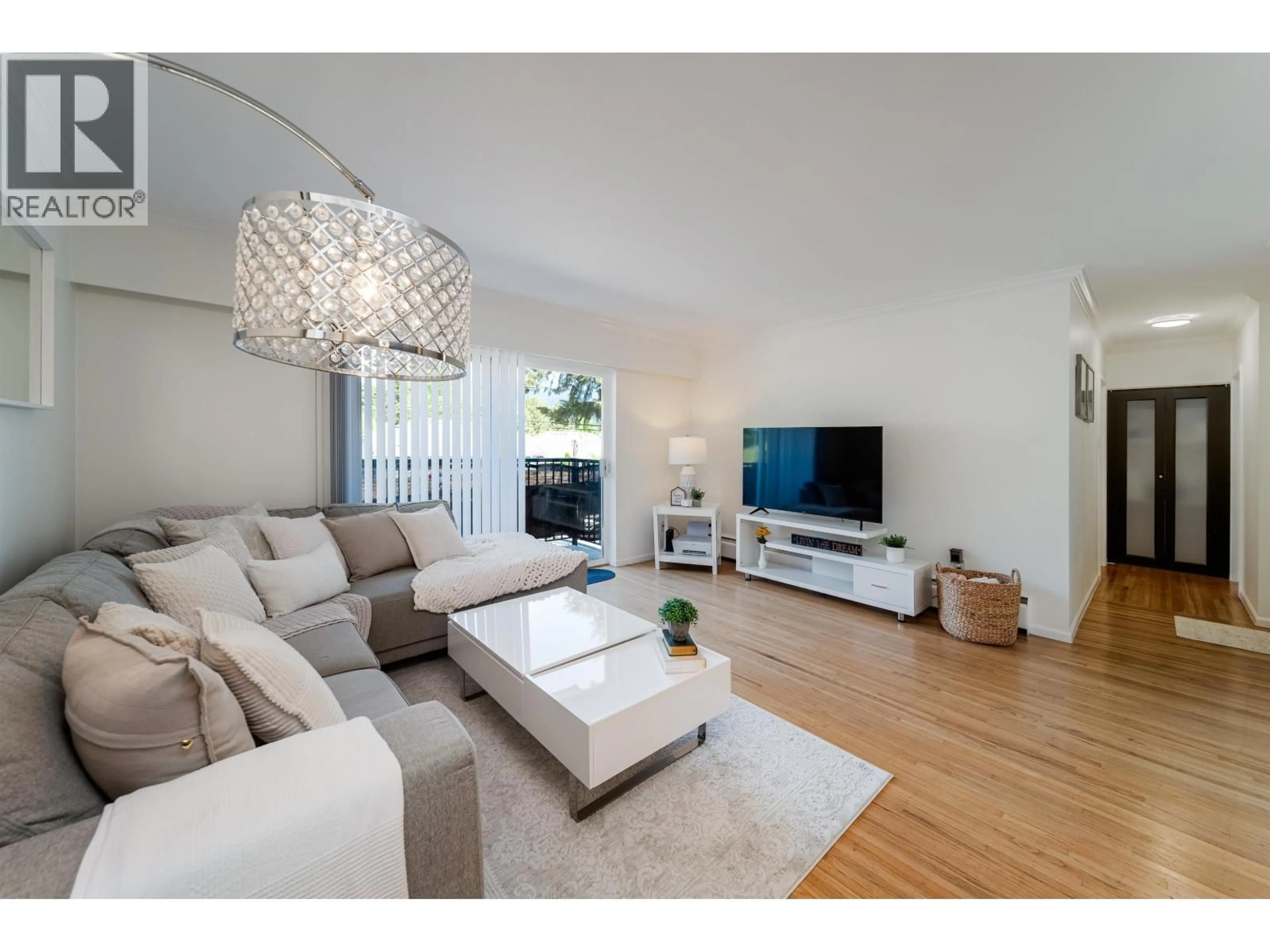Living room with furniture, wood/laminate floor for 52 - 2002 ST JOHNS STREET, Port Moody British Columbia V4H2A2