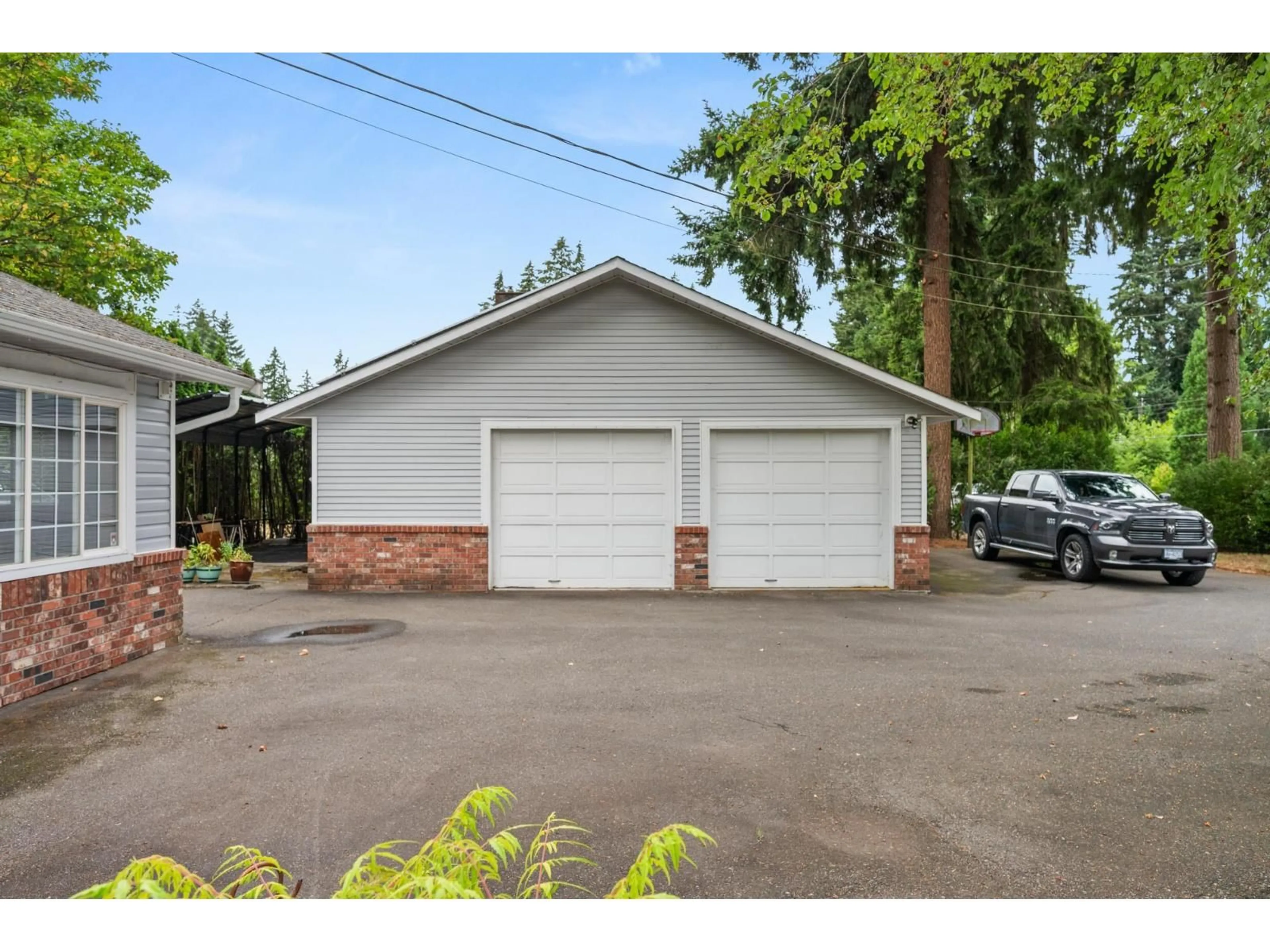 Indoor garage for 20218 42A AVENUE, Langley British Columbia V3A3B4