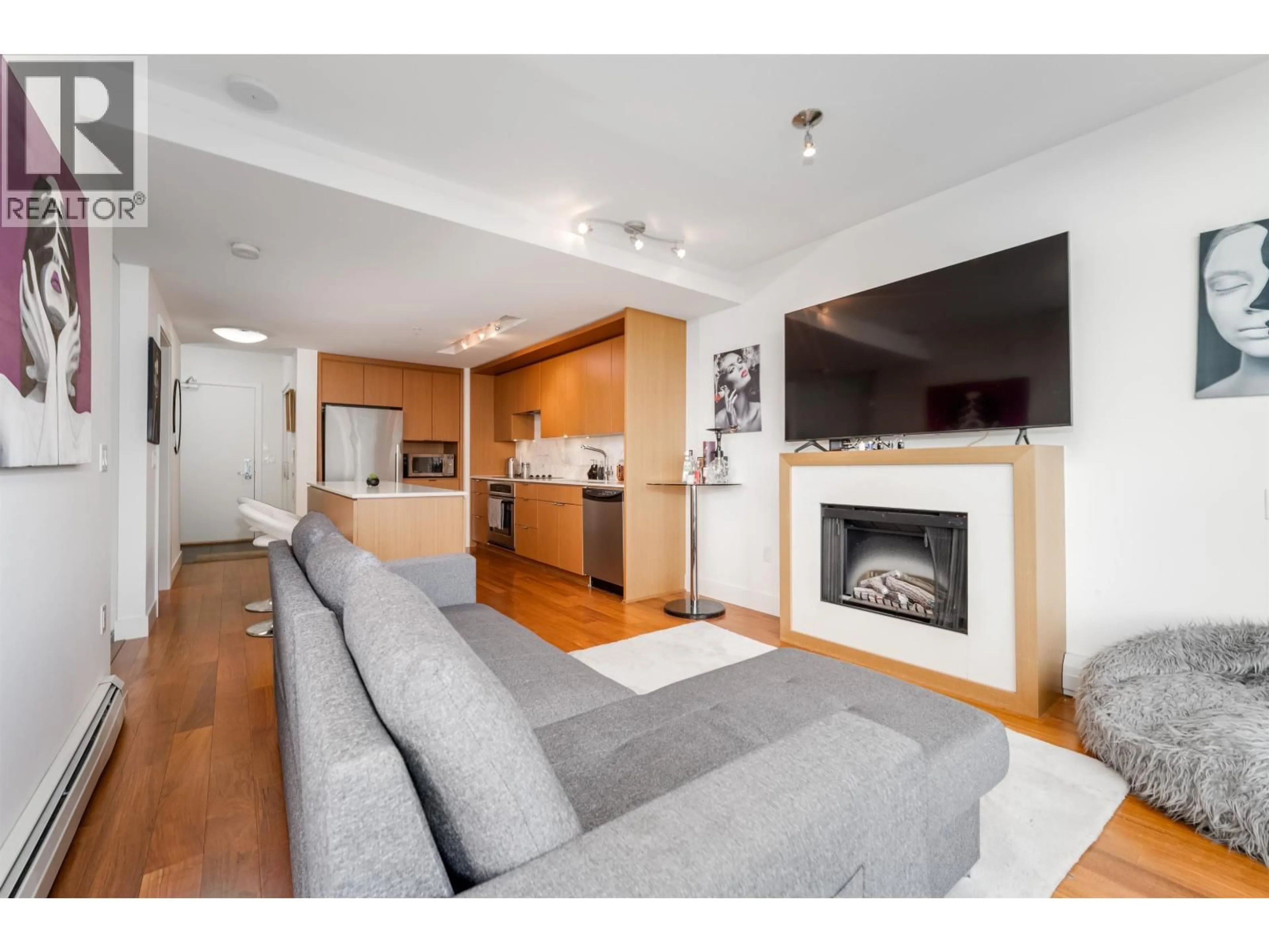 Living room with furniture, wood/laminate floor for 1503 - 158 13TH STREET, North Vancouver British Columbia V7M0A7