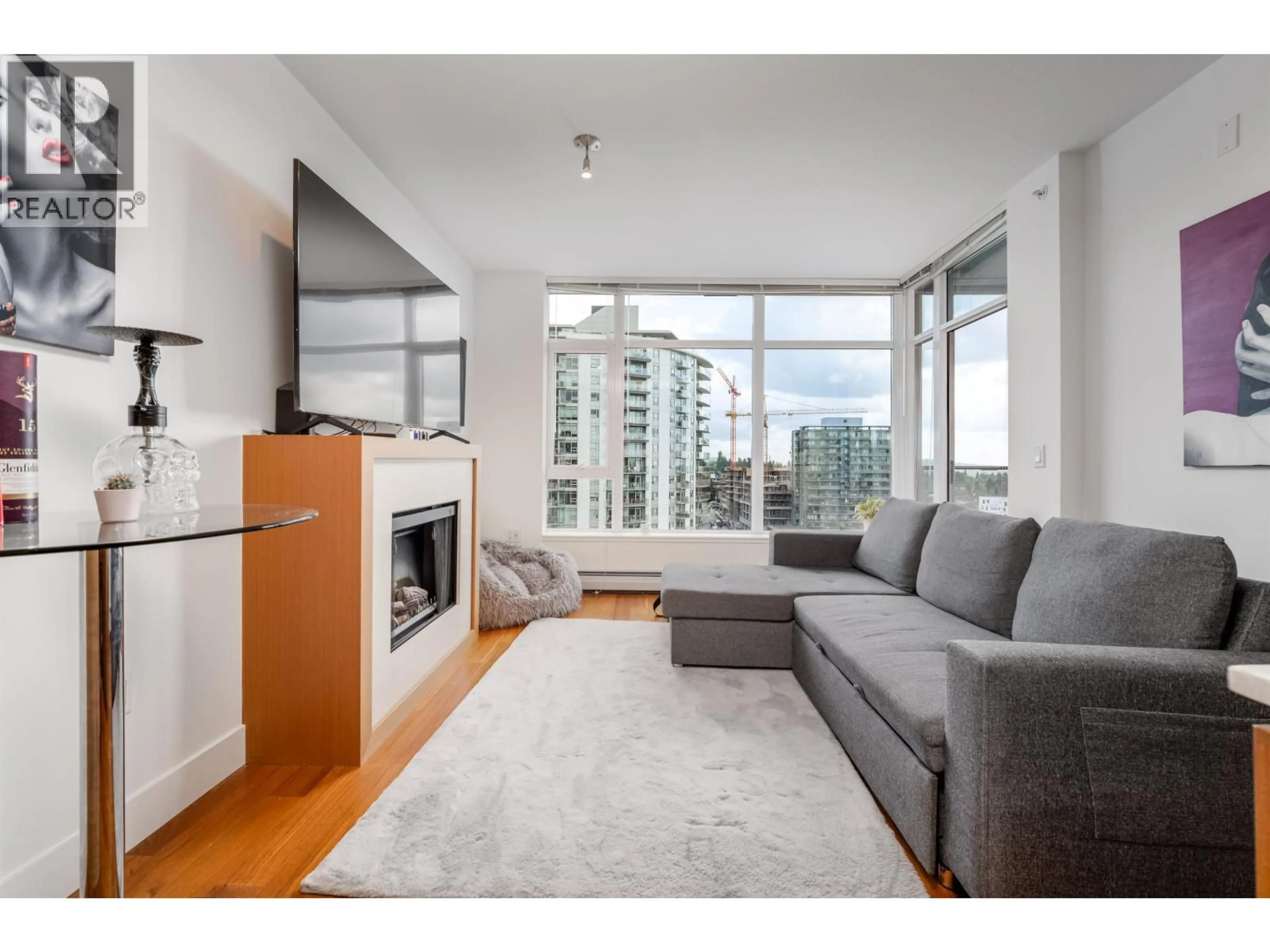 Living room with furniture, unknown for 1503 - 158 13TH STREET, North Vancouver British Columbia V7M0A7