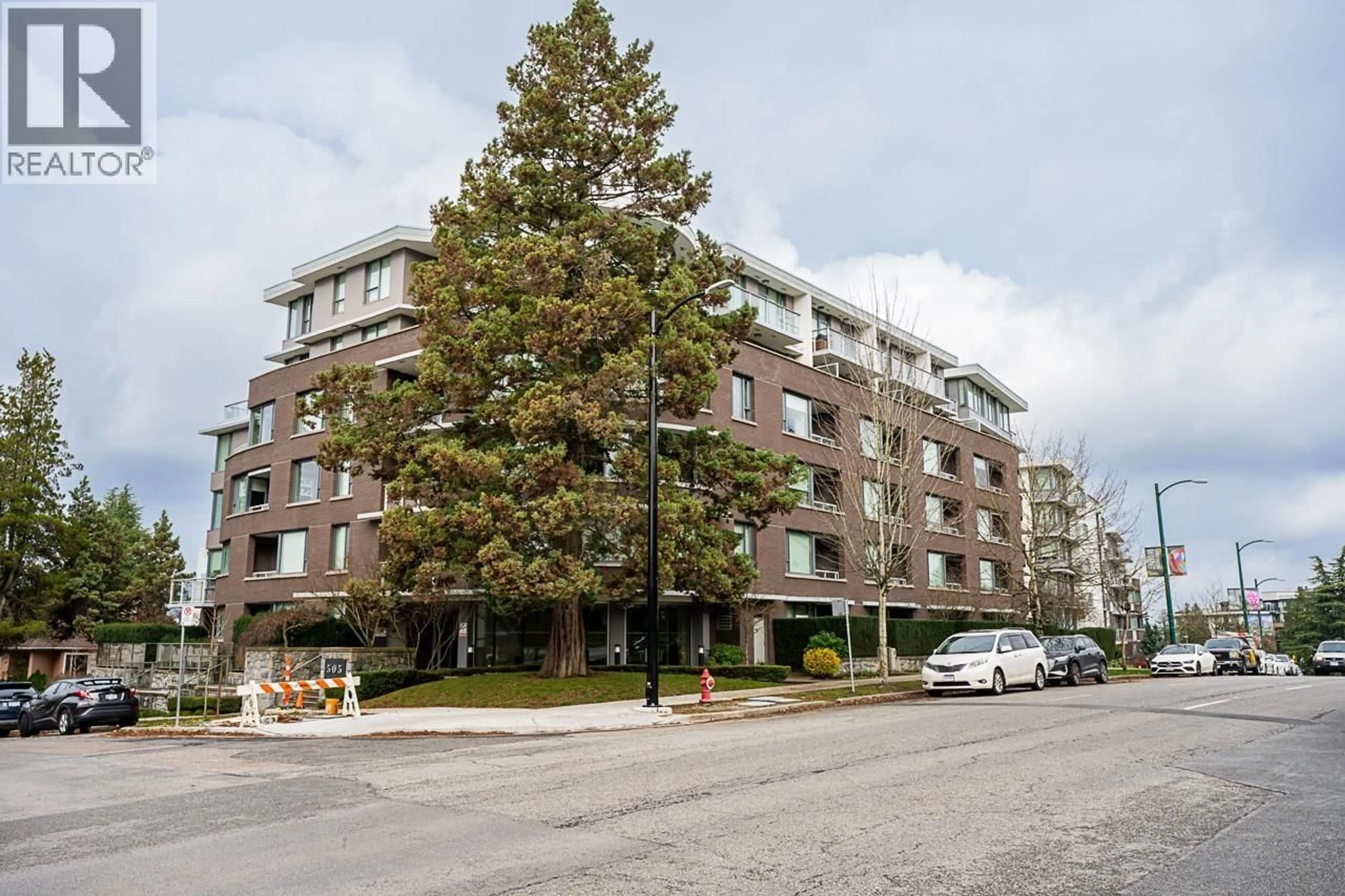 Patio, building for 301 - 505 30TH AVENUE, Vancouver British Columbia V5Z0G4