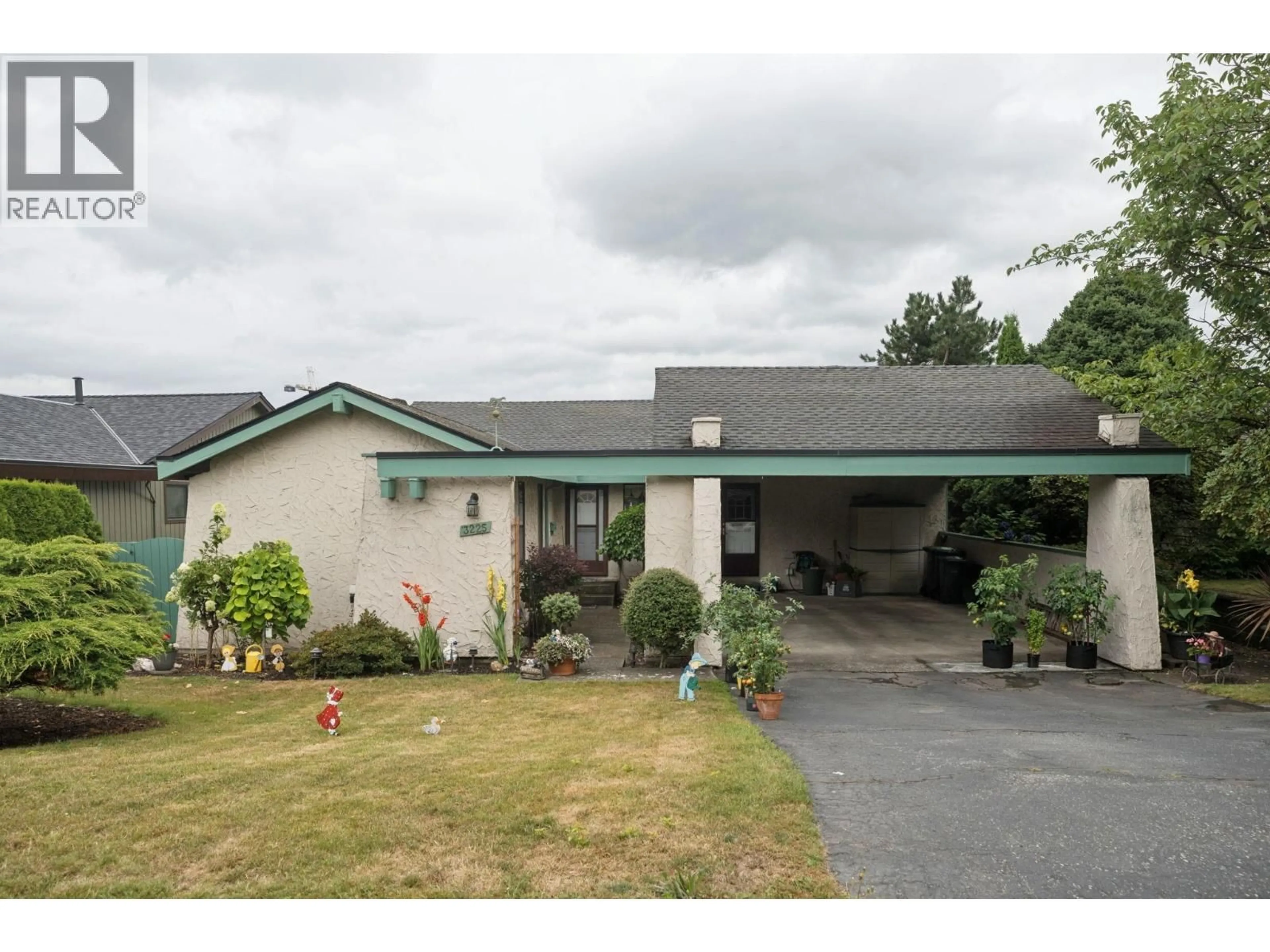 A pic from outside/outdoor area/front of a property/back of a property/a pic from drone, street for 3225 PINDA DRIVE, Port Moody British Columbia V3H3J6