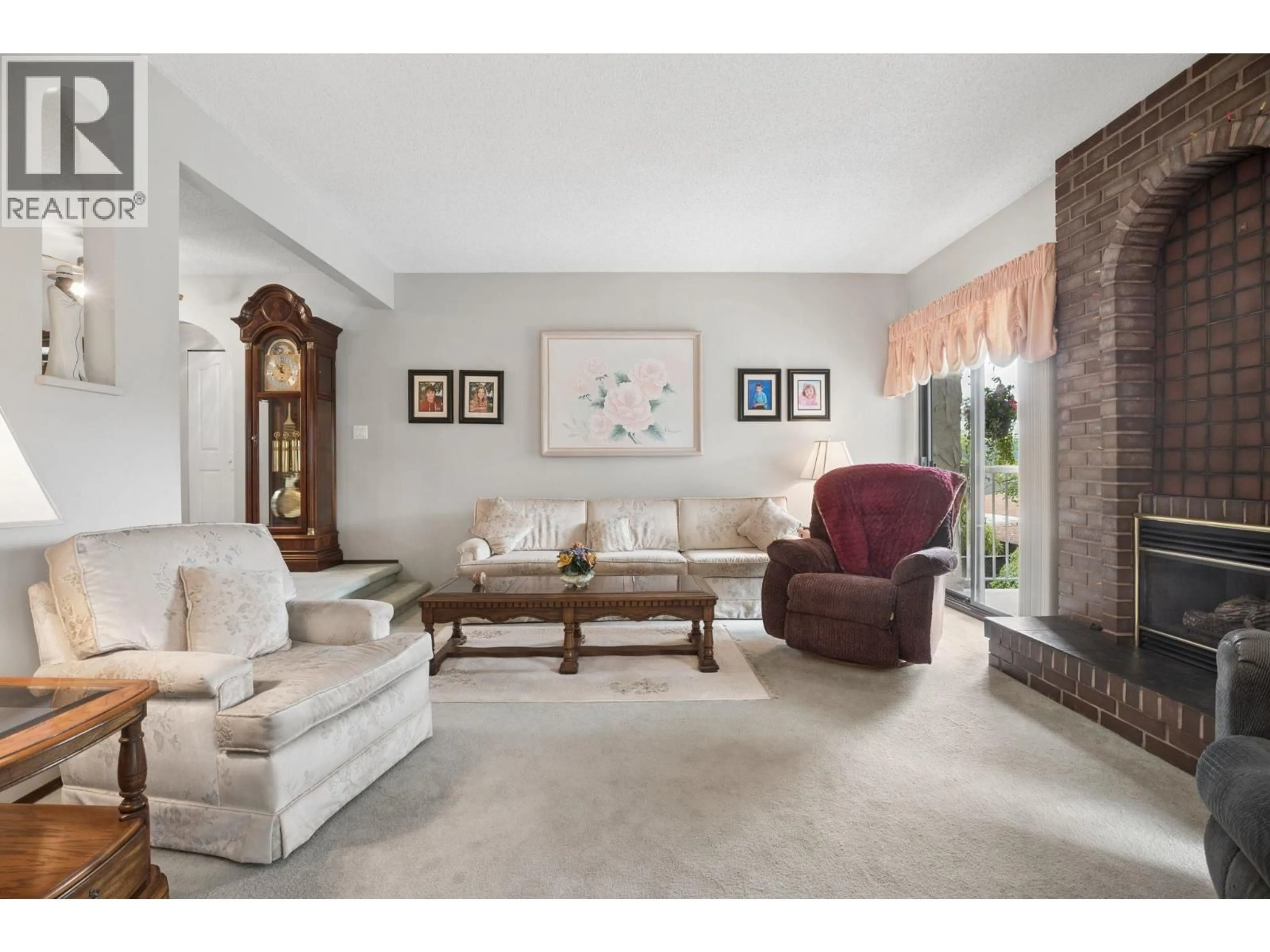 Living room with furniture, unknown for 3225 PINDA DRIVE, Port Moody British Columbia V3H3J6