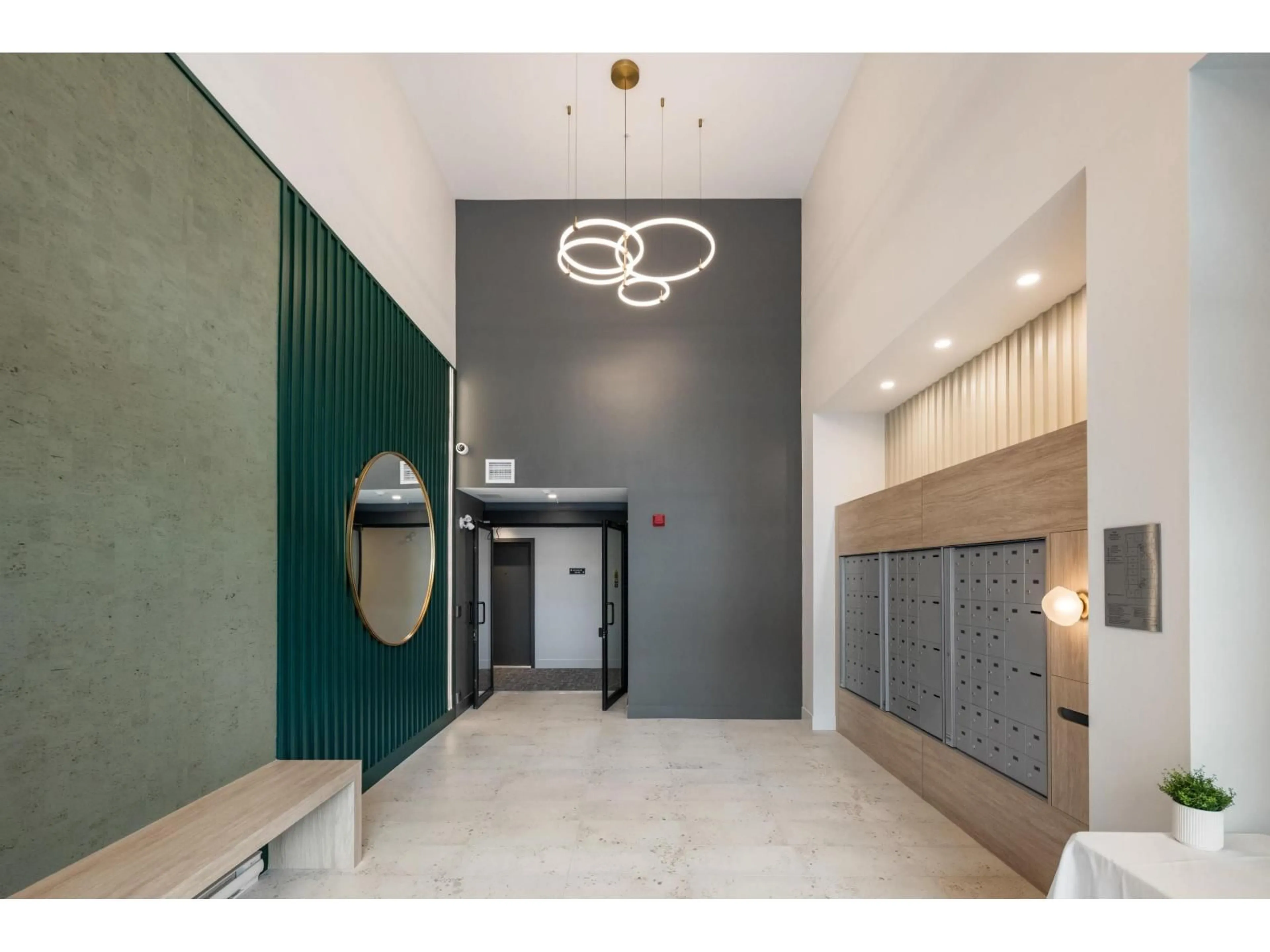 Indoor foyer for 103 - 34395 GLADYS AVENUE, Abbotsford British Columbia V2S0R4