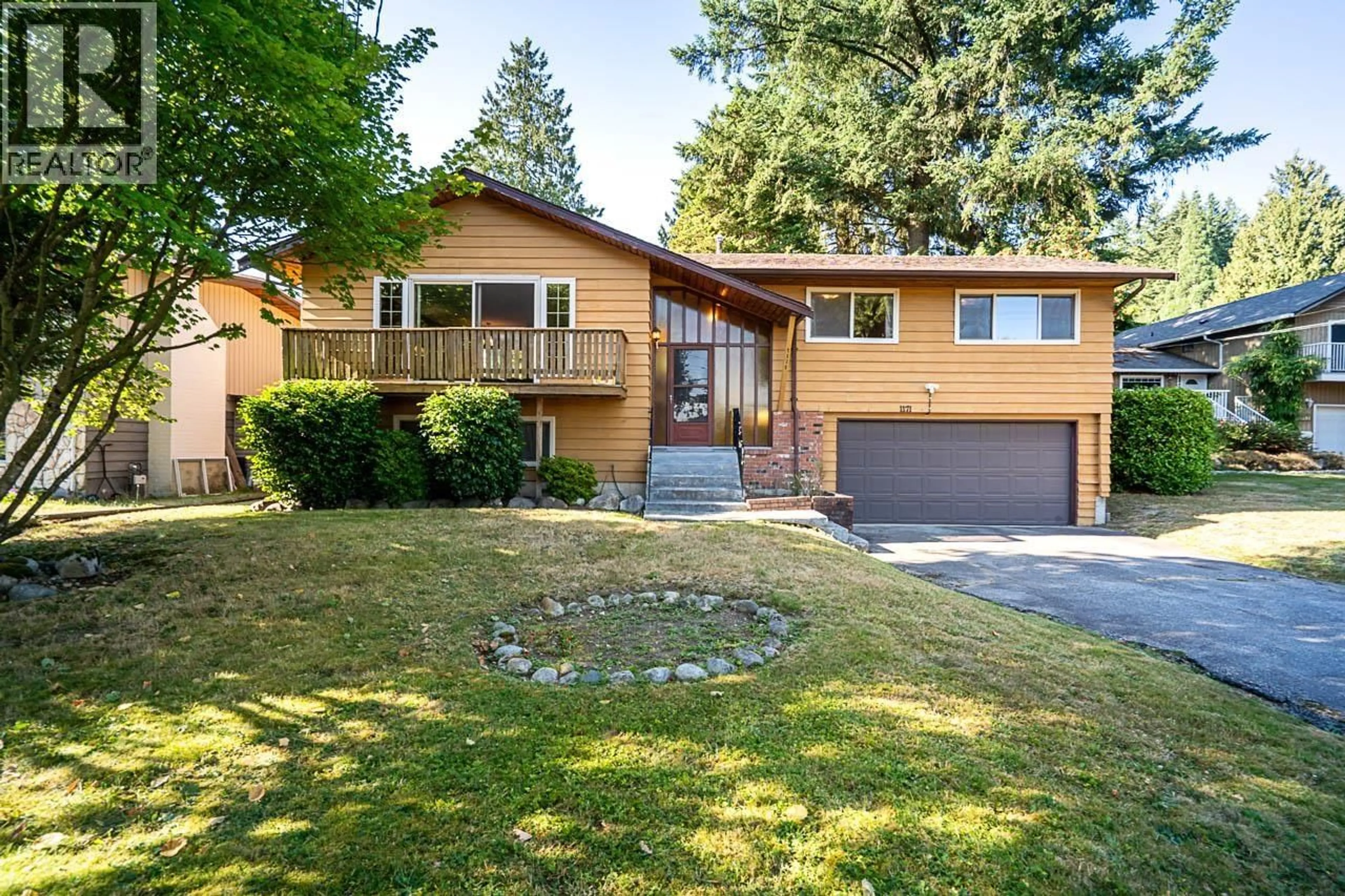 Home with vinyl exterior material, street for 1171 WINSLOW AVENUE, Coquitlam British Columbia V3J2G2