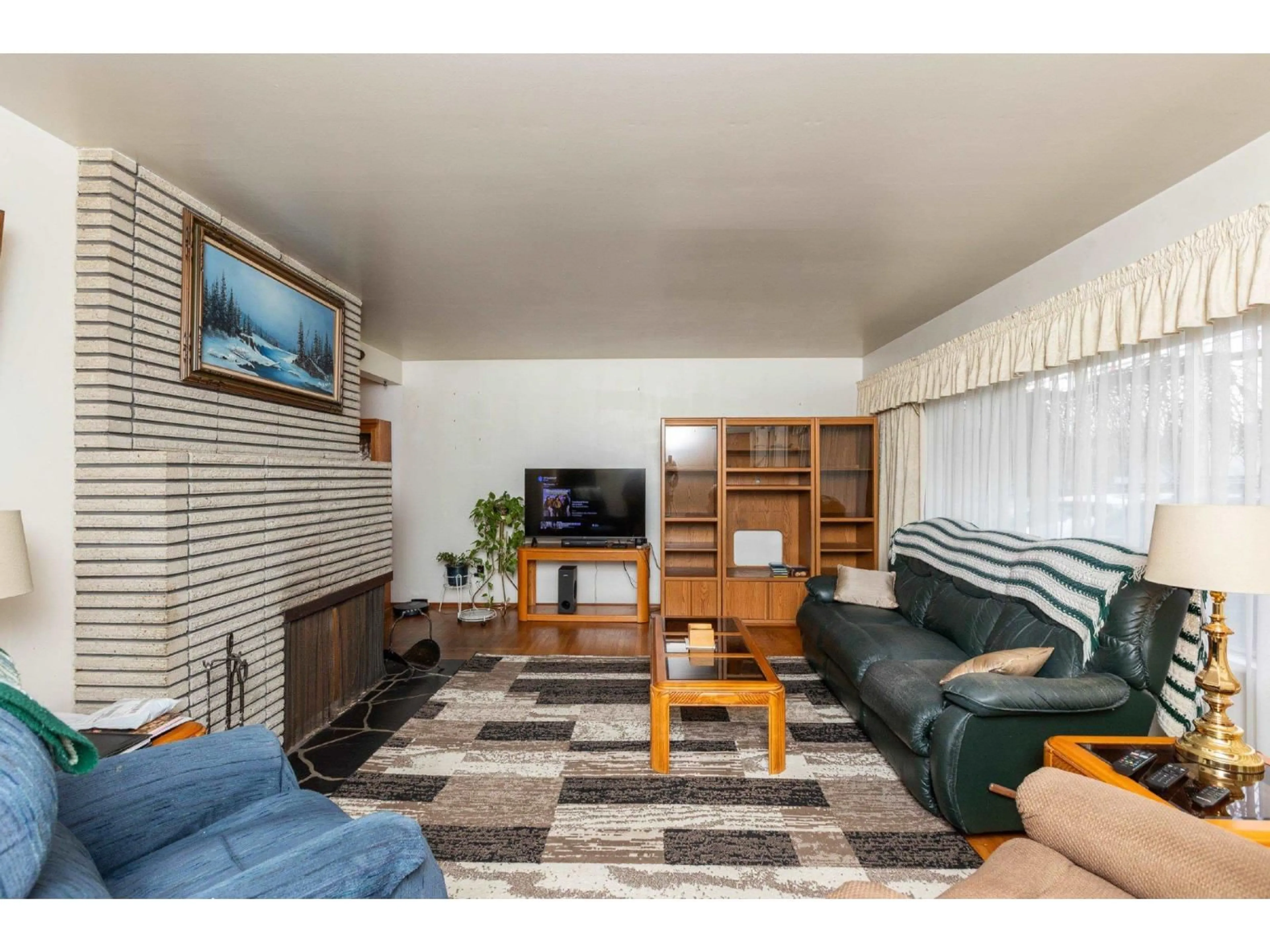 Living room with furniture, unknown for 8736 154 STREET, Surrey British Columbia V3S3N6