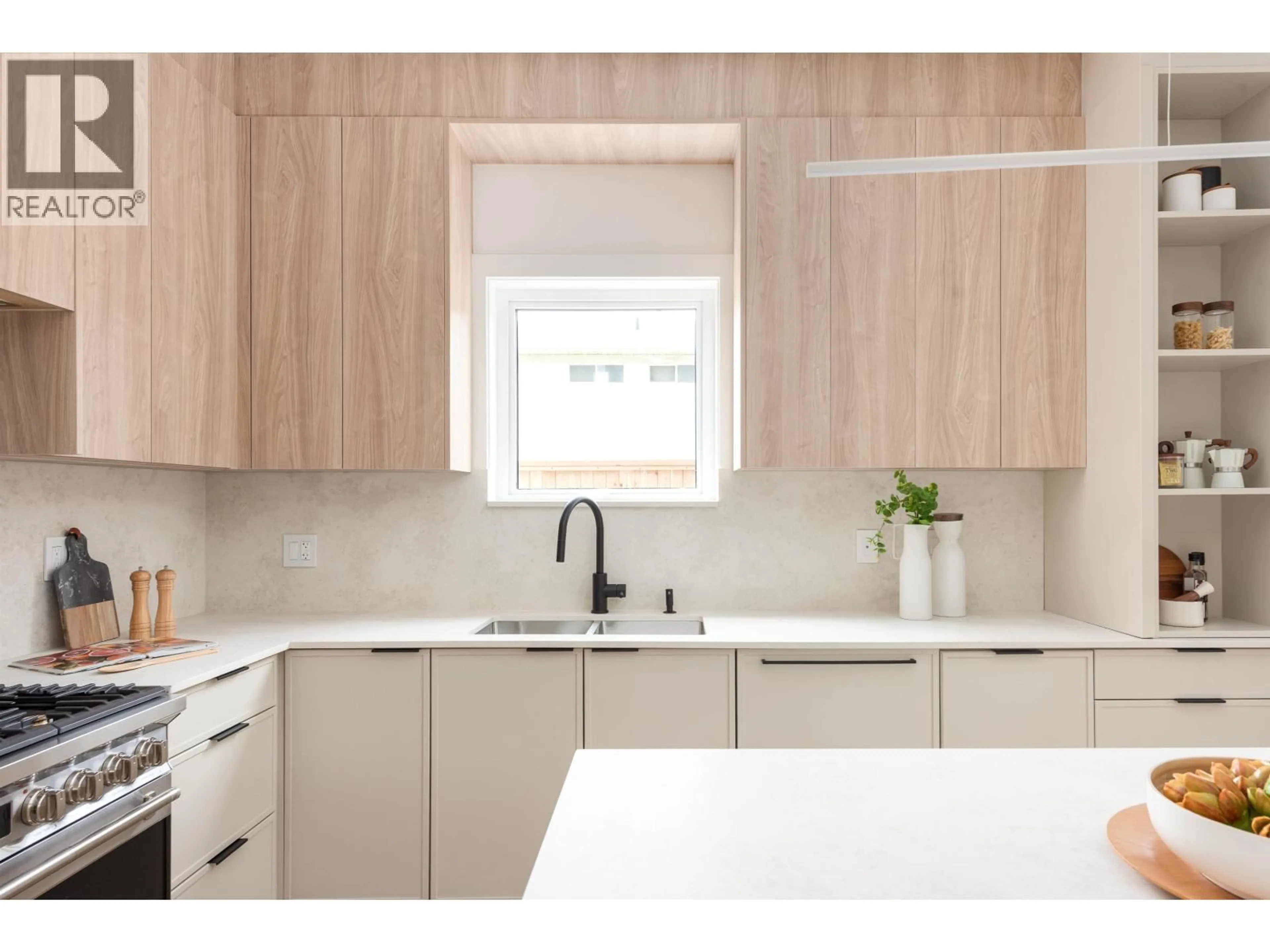 Contemporary kitchen, wood/laminate floor for 104 - 1132 MADORE AVENUE, Coquitlam British Columbia V3K3B9