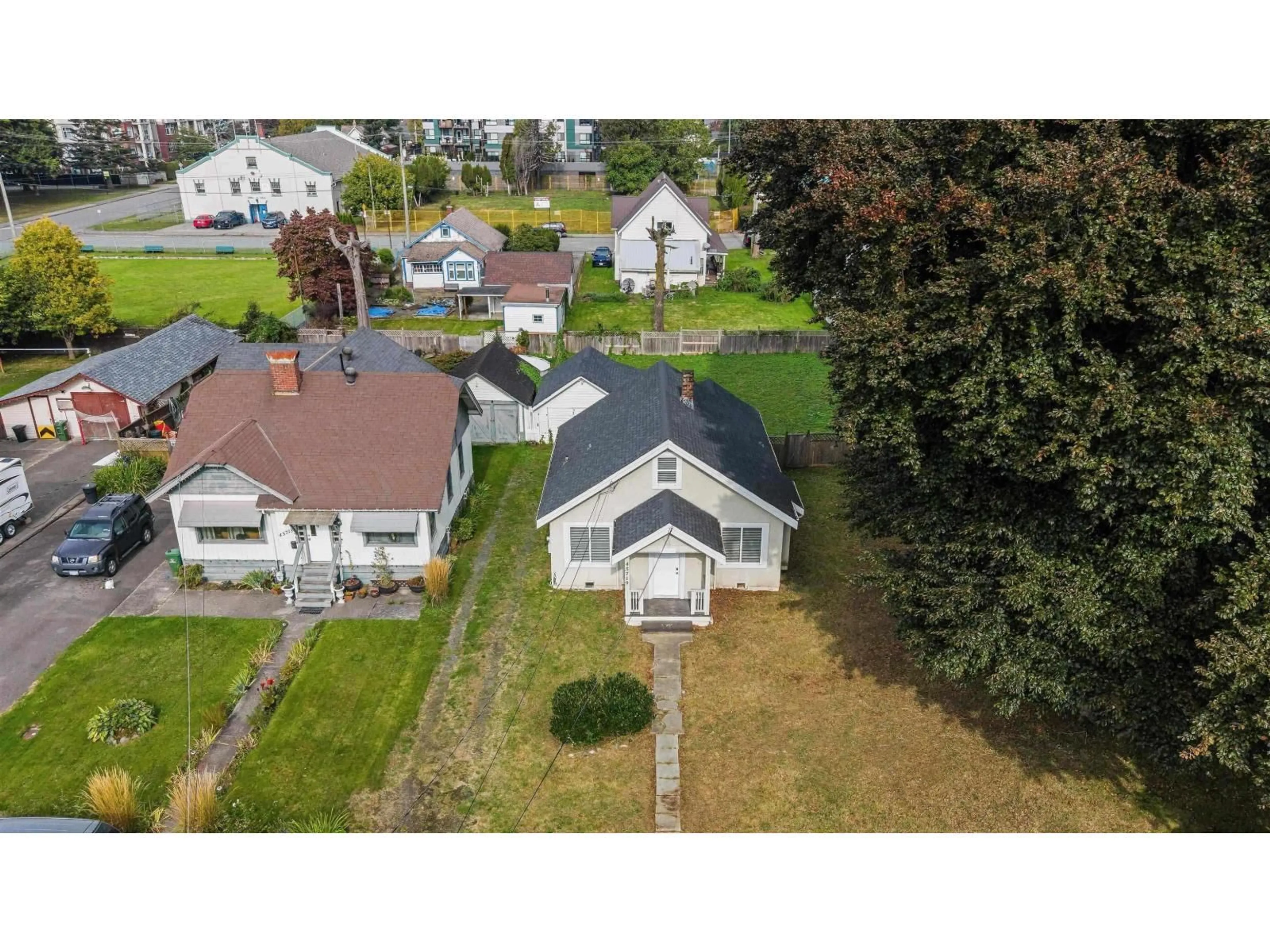 A pic from outside/outdoor area/front of a property/back of a property/a pic from drone, unknown for 45719 KIPP AVENUE, Chilliwack British Columbia V2P1Y6