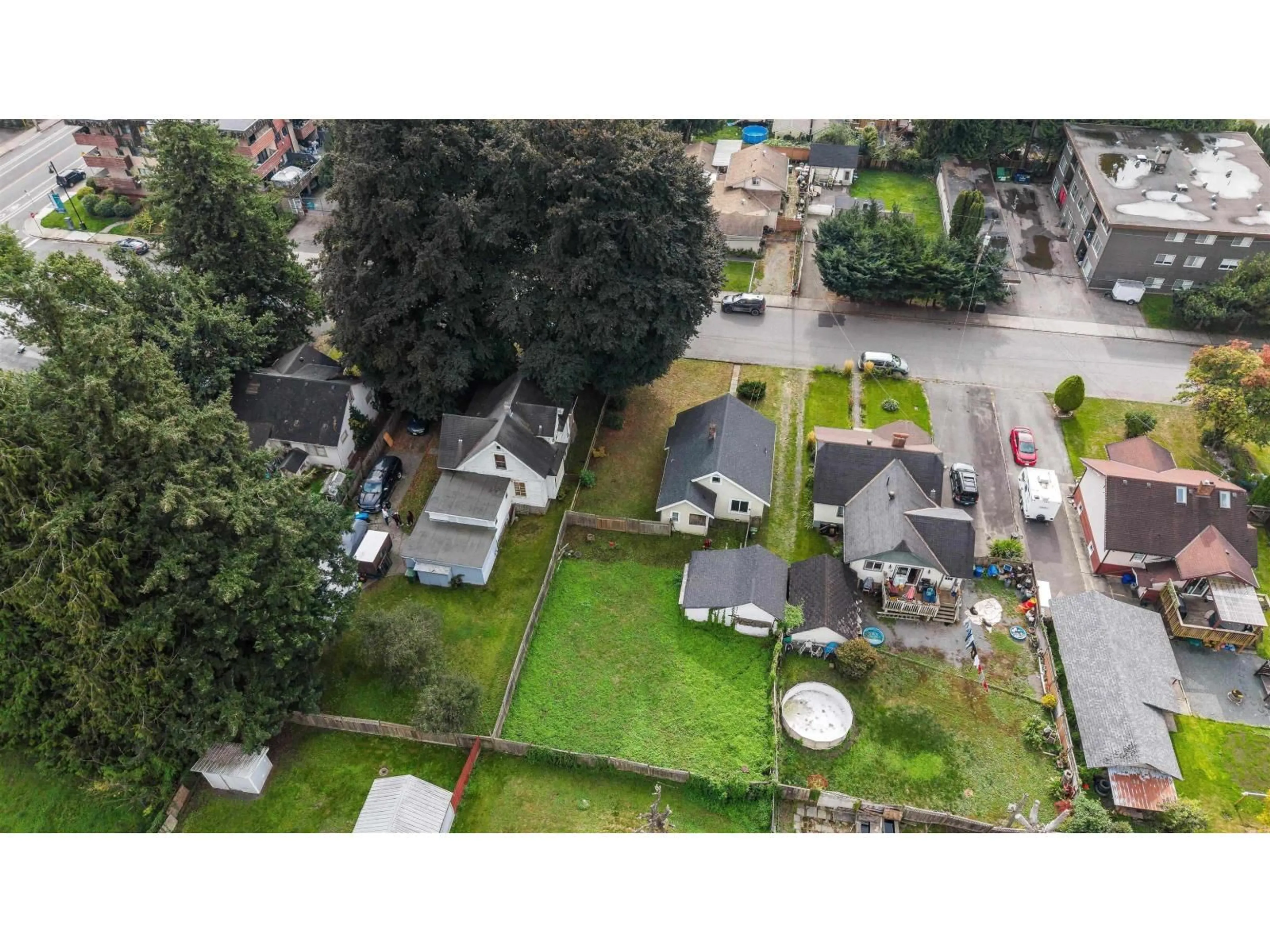 A pic from outside/outdoor area/front of a property/back of a property/a pic from drone, unknown for 45719 KIPP AVENUE, Chilliwack British Columbia V2P1Y6
