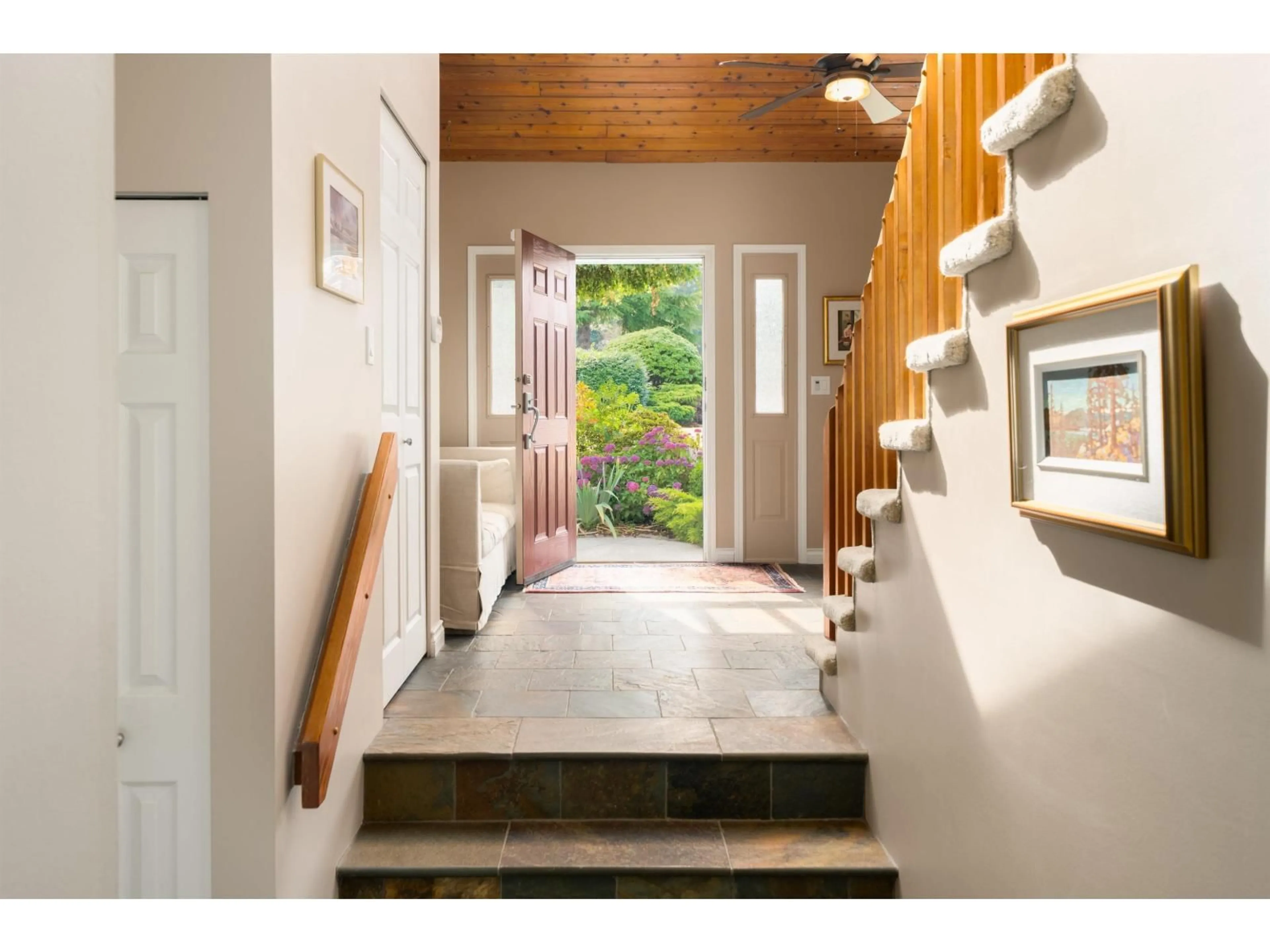 Indoor entryway for 11769 SUMMIT CRESCENT, Delta British Columbia V4E2Z3