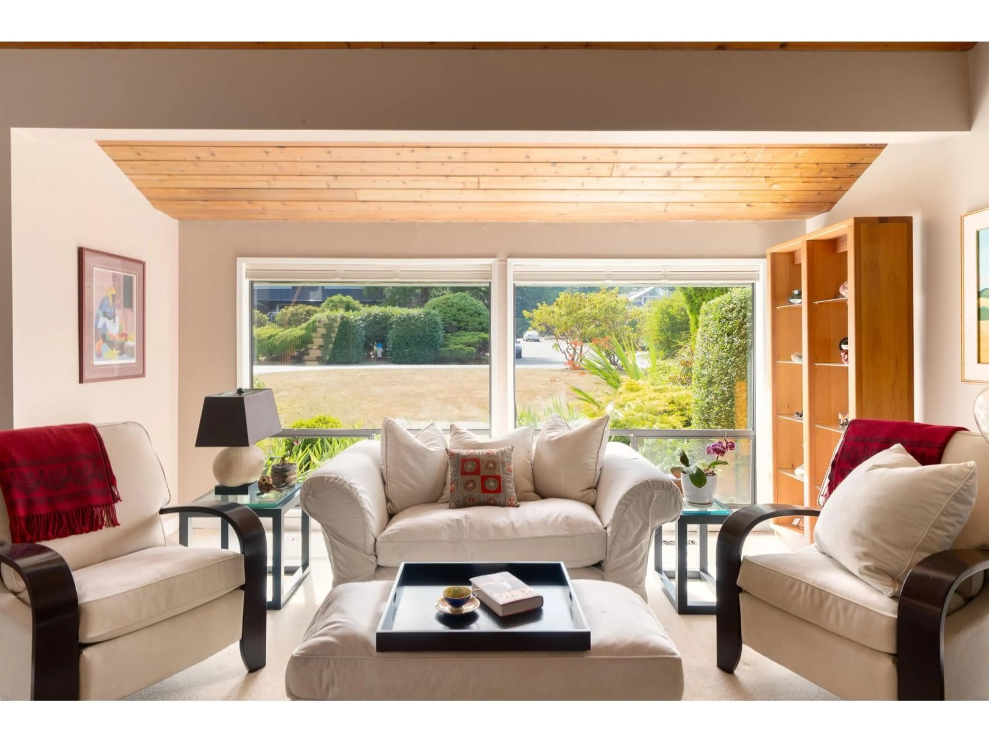 Living room with furniture, wood/laminate floor for 11769 SUMMIT CRESCENT, Delta British Columbia V4E2Z3