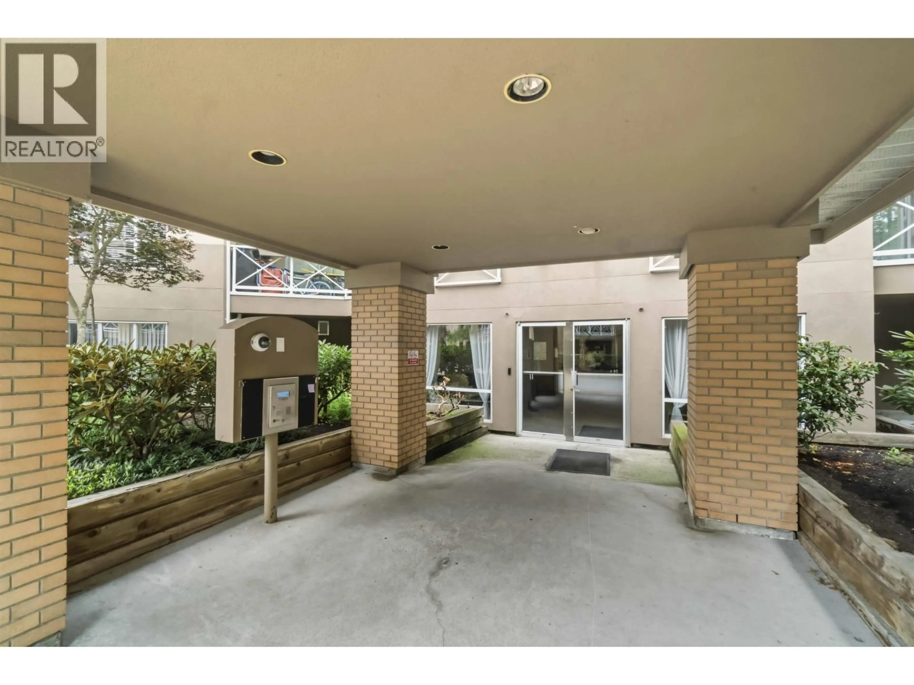 Indoor foyer for 408 - 2551 PARKVIEW LANE, Port Coquitlam British Columbia V3C6J8