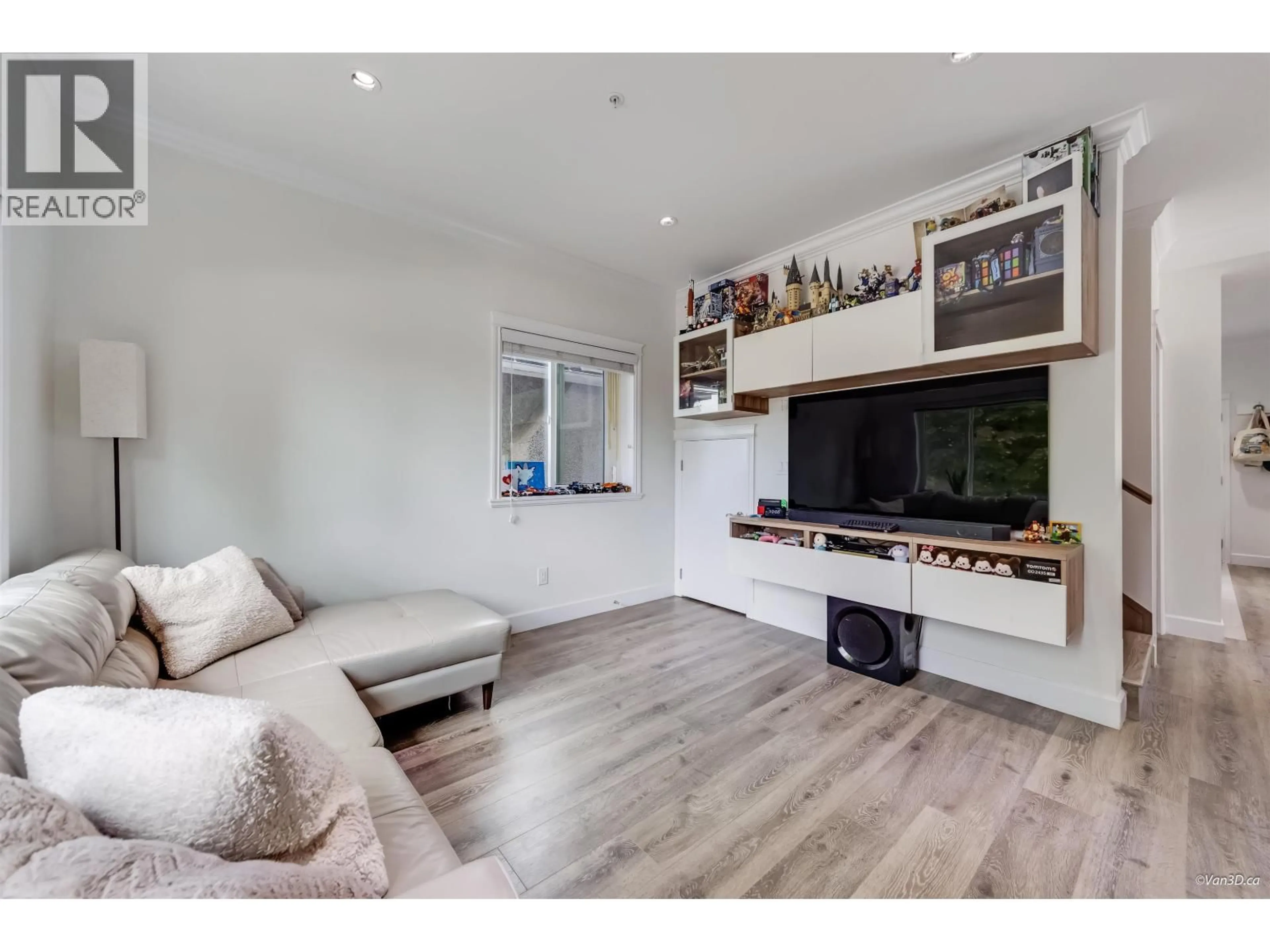 Unknown for 621 65TH AVENUE, Vancouver British Columbia V5X2P7
