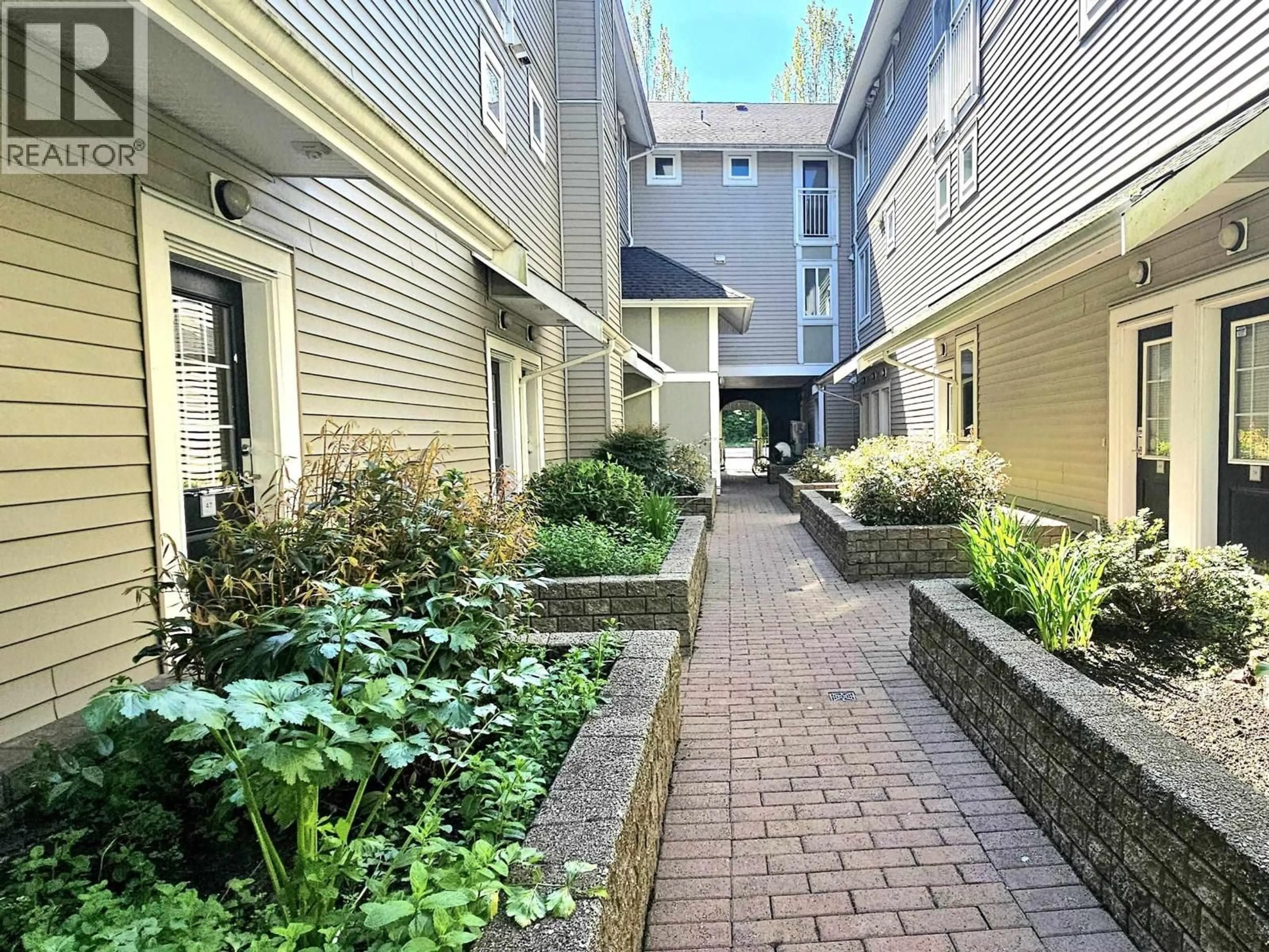 Patio, street for 47 - 6965 HASTINGS STREET, Burnaby British Columbia V5B4T8