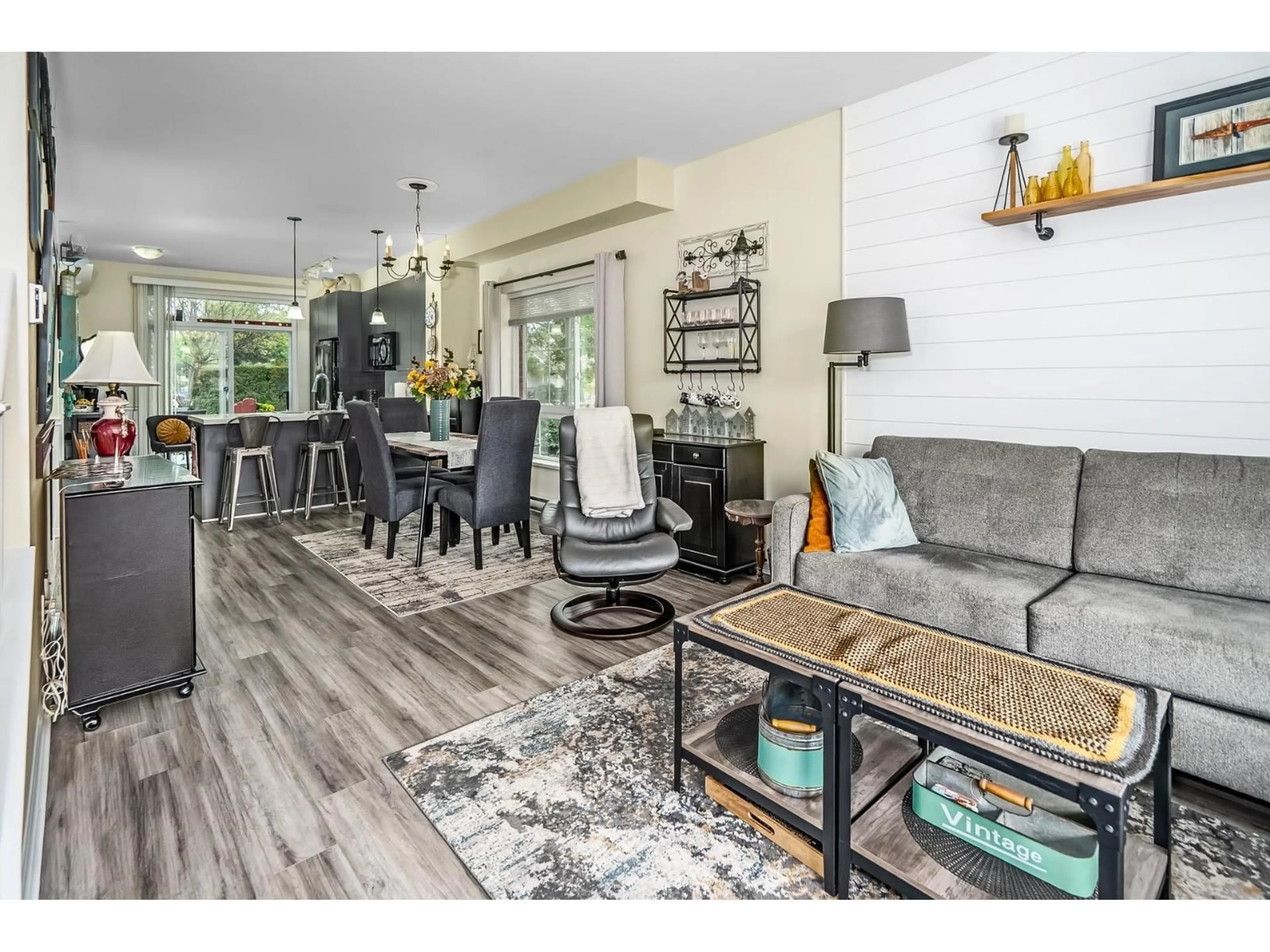 Living room with furniture, wood/laminate floor for 16 - 19505 68A AVENUE, Surrey British Columbia V4N6K3