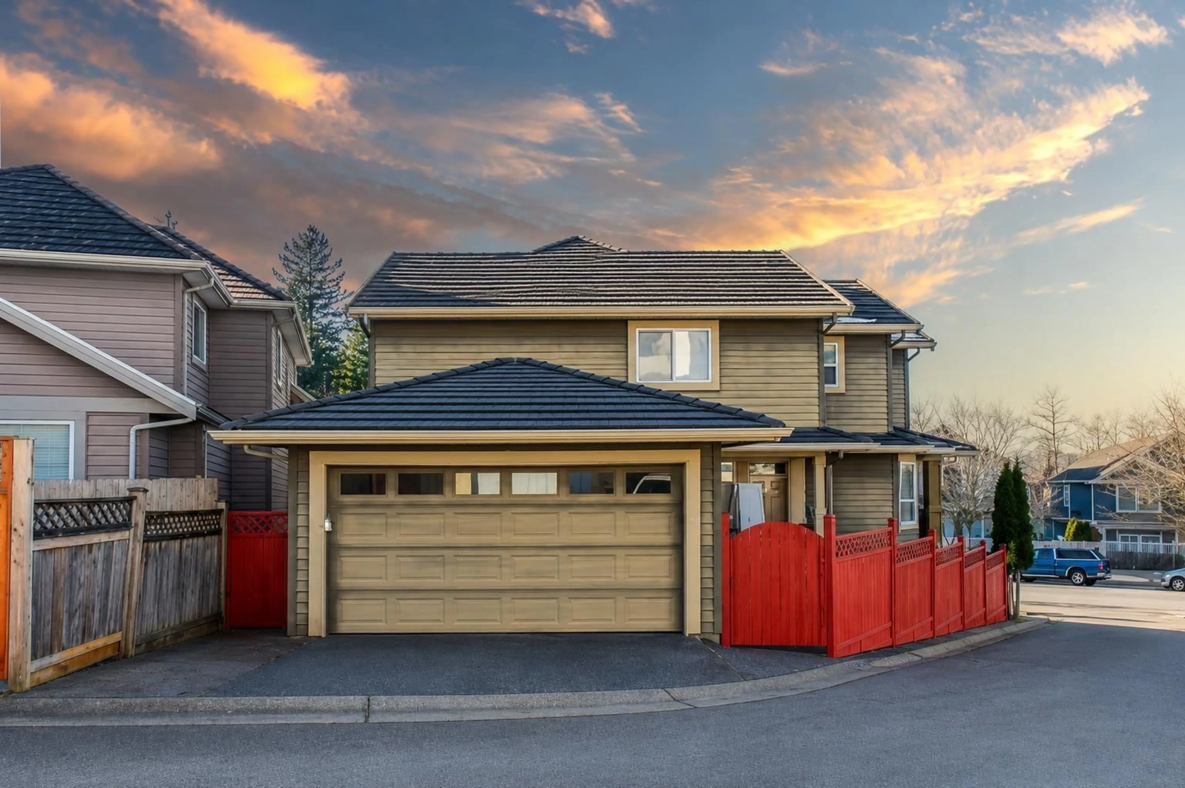 A pic from outside/outdoor area/front of a property/back of a property/a pic from drone, street for 3492 147A STREET, Surrey British Columbia V4P0A7