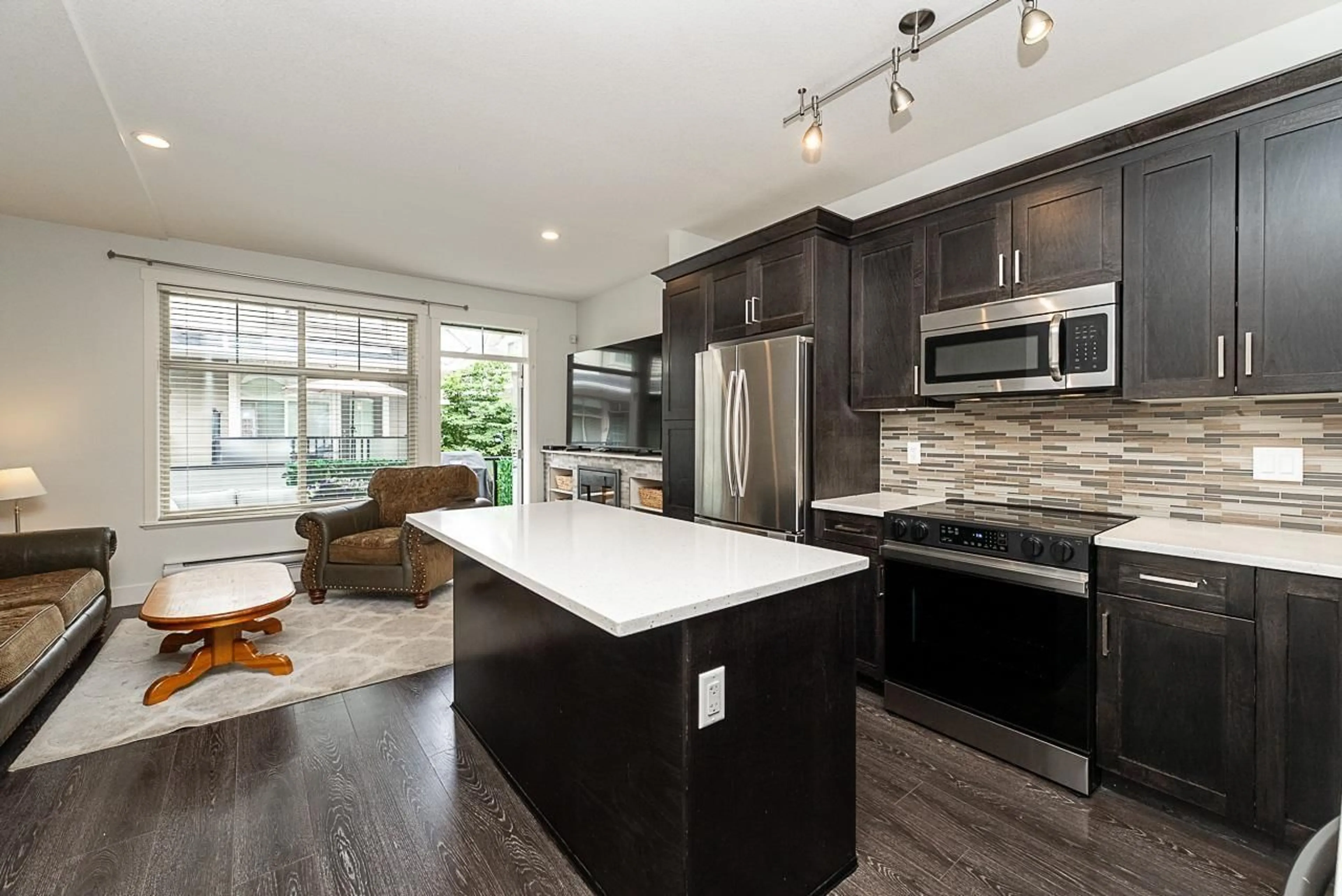 Open concept kitchen, unknown for 124 - 19525 73 AVENUE, Surrey British Columbia V4N6L7