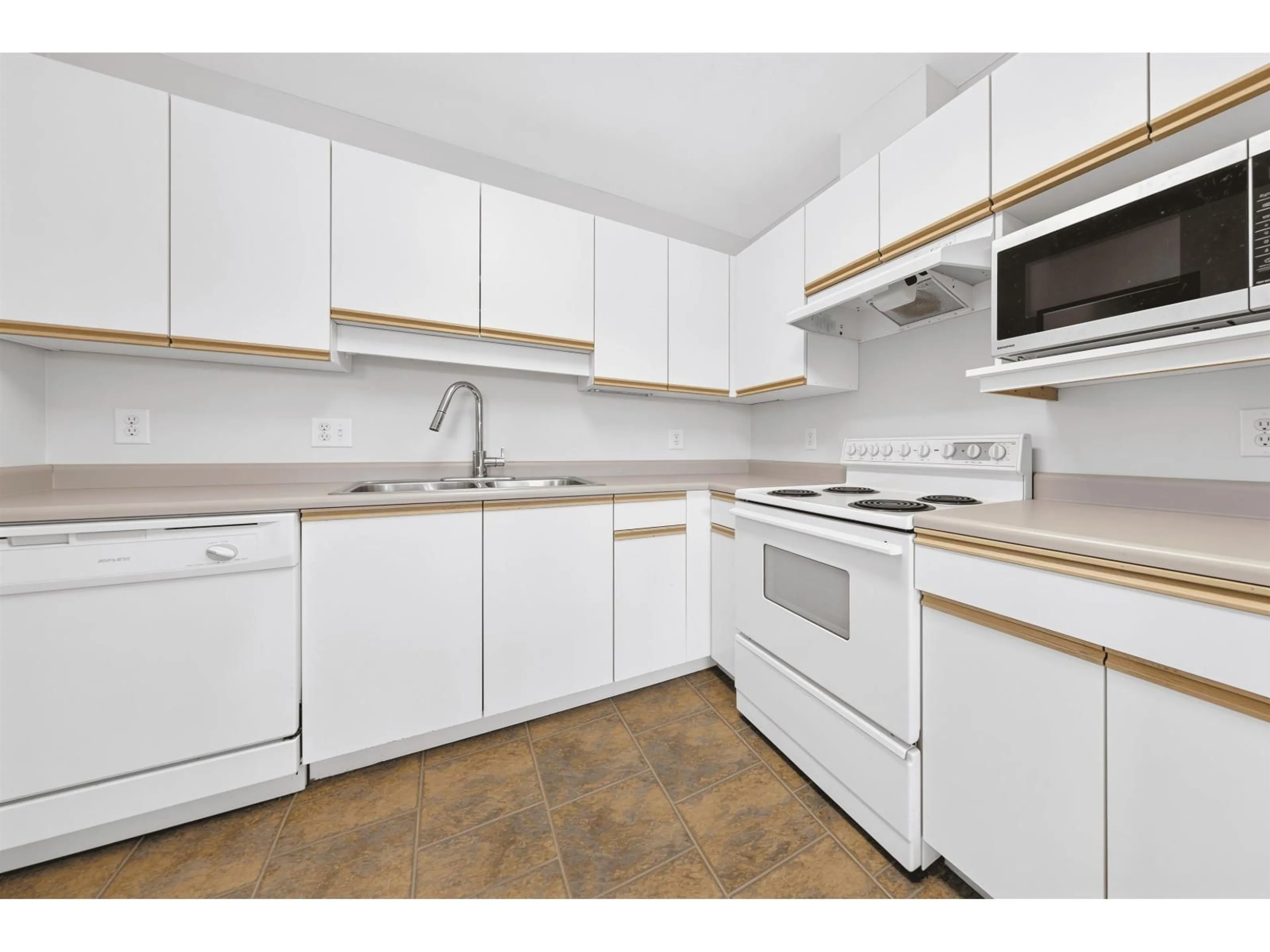 Standard kitchen, unknown for 408 - 8537 YOUNG ROAD, Chilliwack British Columbia V2P4P2