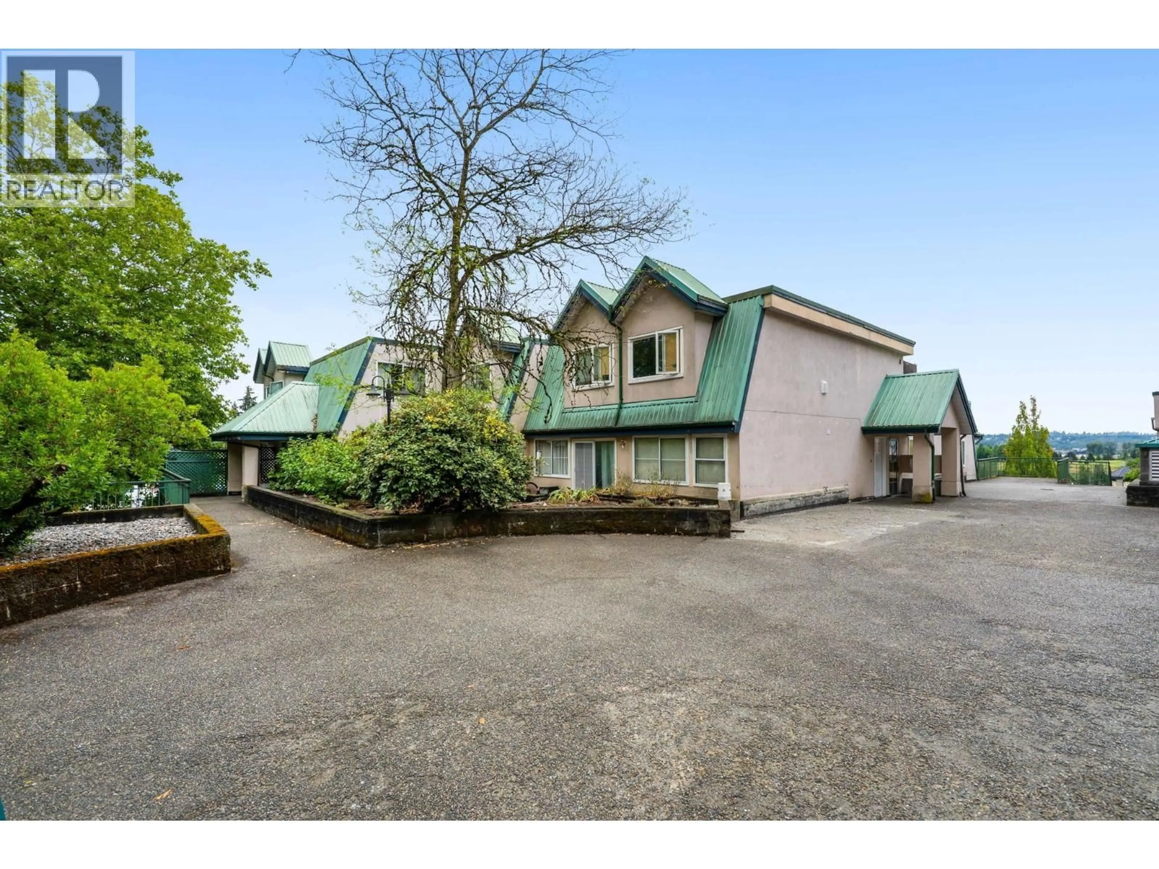 A pic from outside/outdoor area/front of a property/back of a property/a pic from drone, unknown for 114 - 918 RODERICK AVENUE, Coquitlam British Columbia V3K1R1