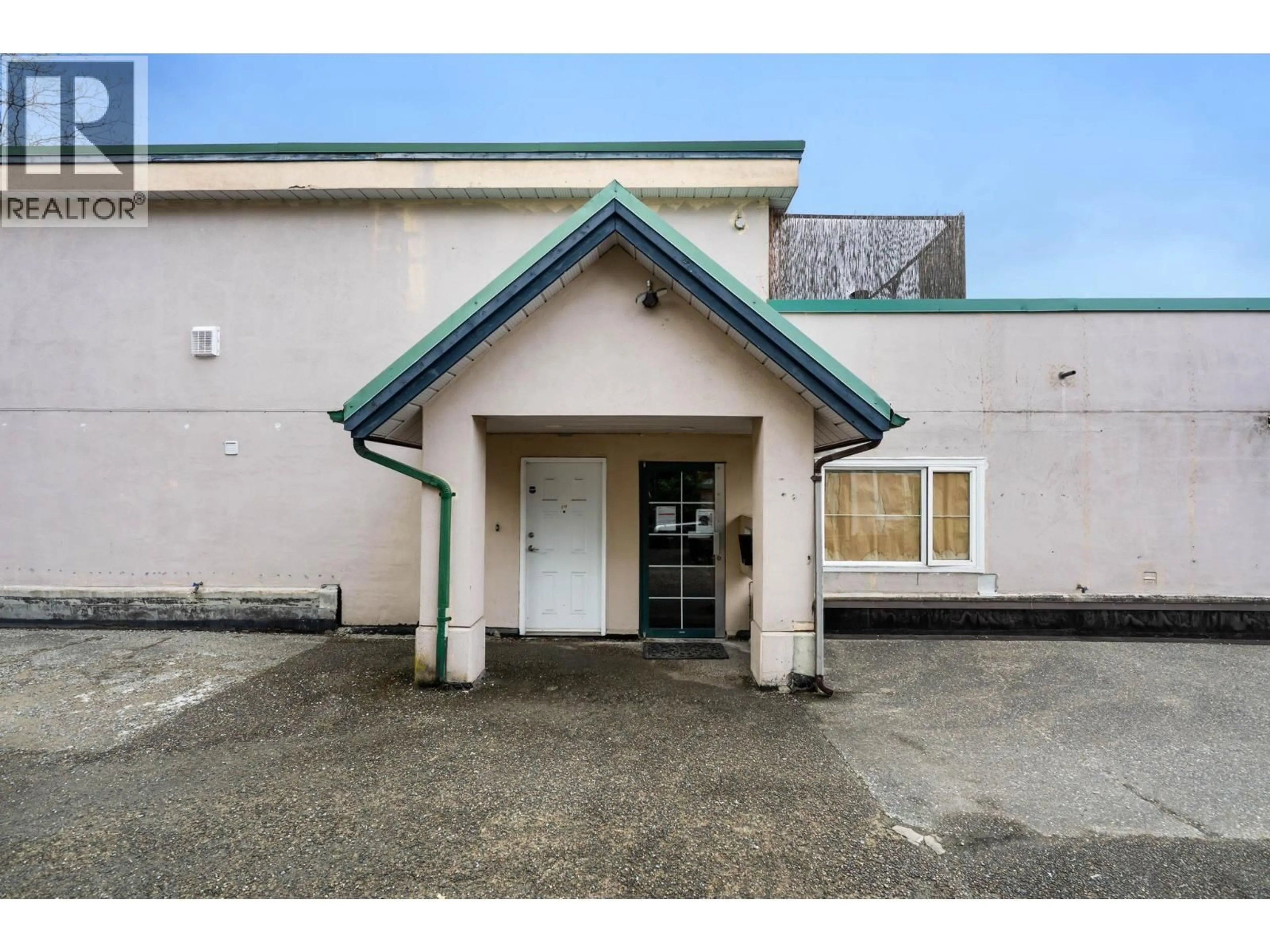 Indoor foyer for 114 - 918 RODERICK AVENUE, Coquitlam British Columbia V3K1R1
