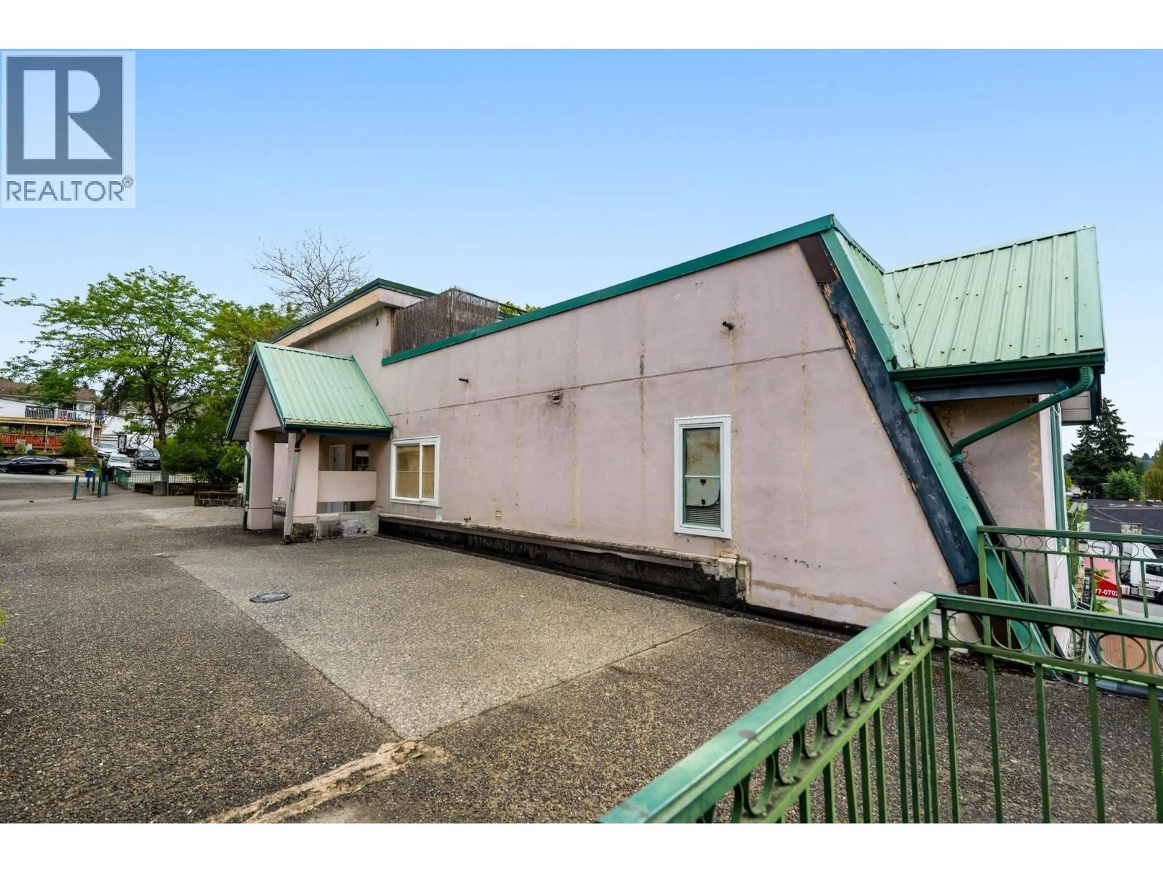 A pic from outside/outdoor area/front of a property/back of a property/a pic from drone, building for 114 - 918 RODERICK AVENUE, Coquitlam British Columbia V3K1R1