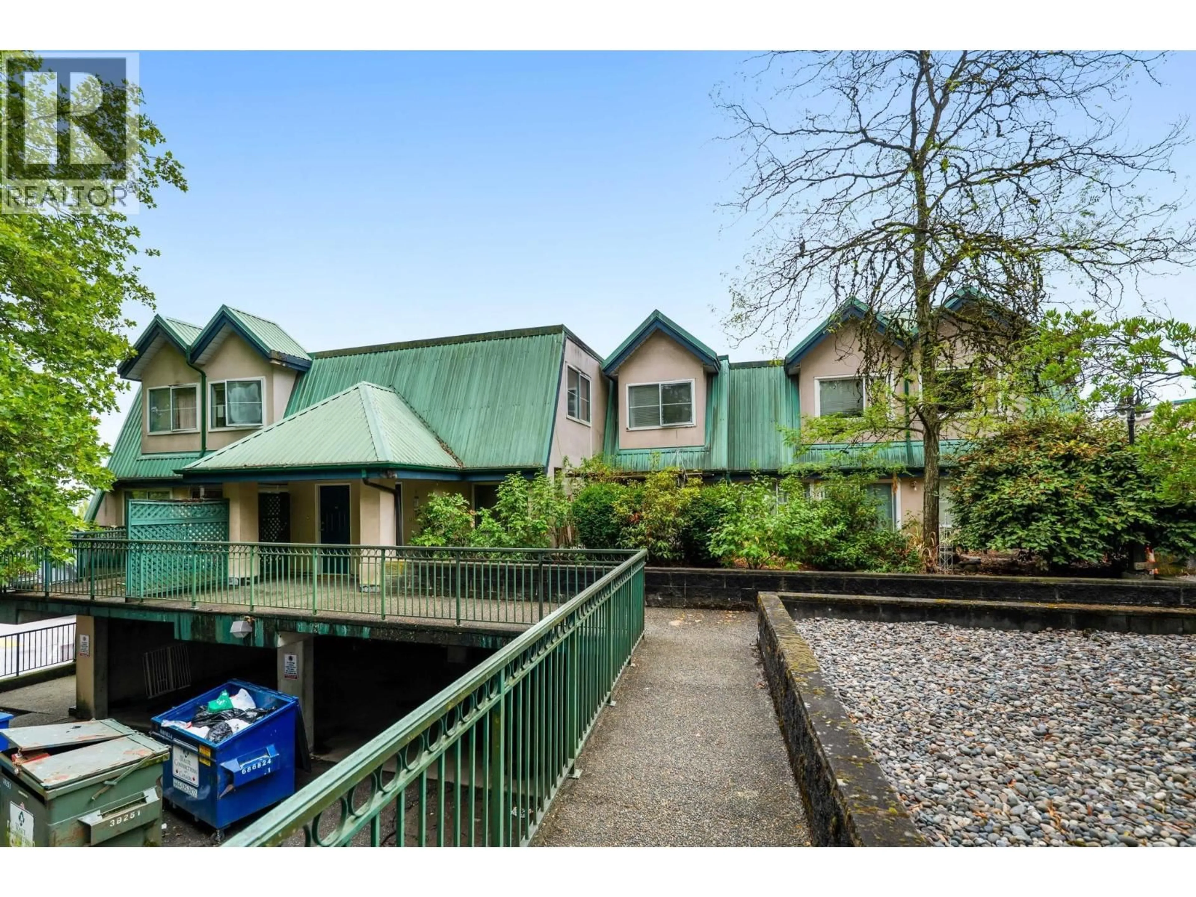 A pic from outside/outdoor area/front of a property/back of a property/a pic from drone, unknown for 114 - 918 RODERICK AVENUE, Coquitlam British Columbia V3K1R1