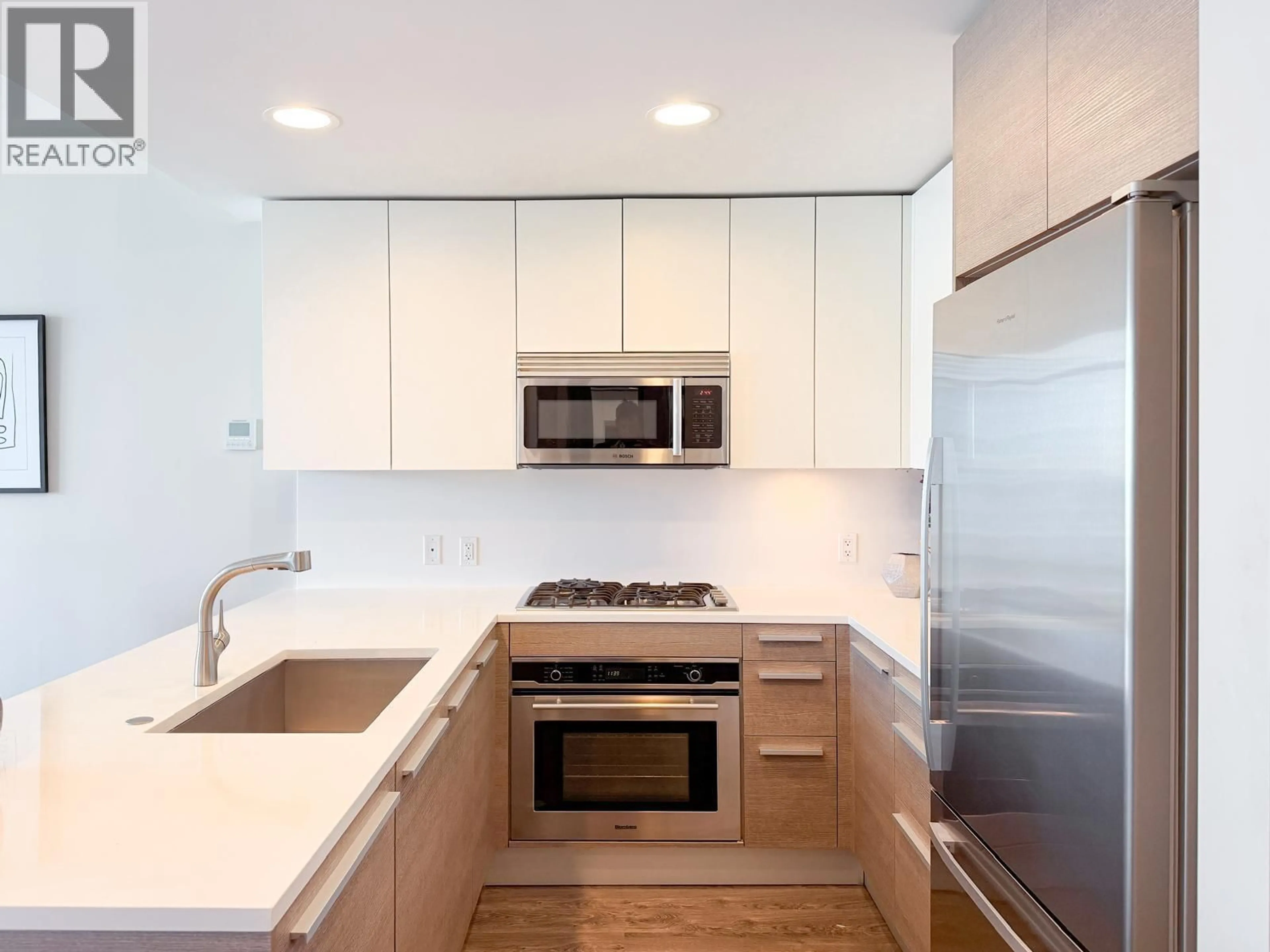 Standard kitchen, unknown for 3205 - 2008 ROSSER AVENUE, Burnaby British Columbia V5C0H8