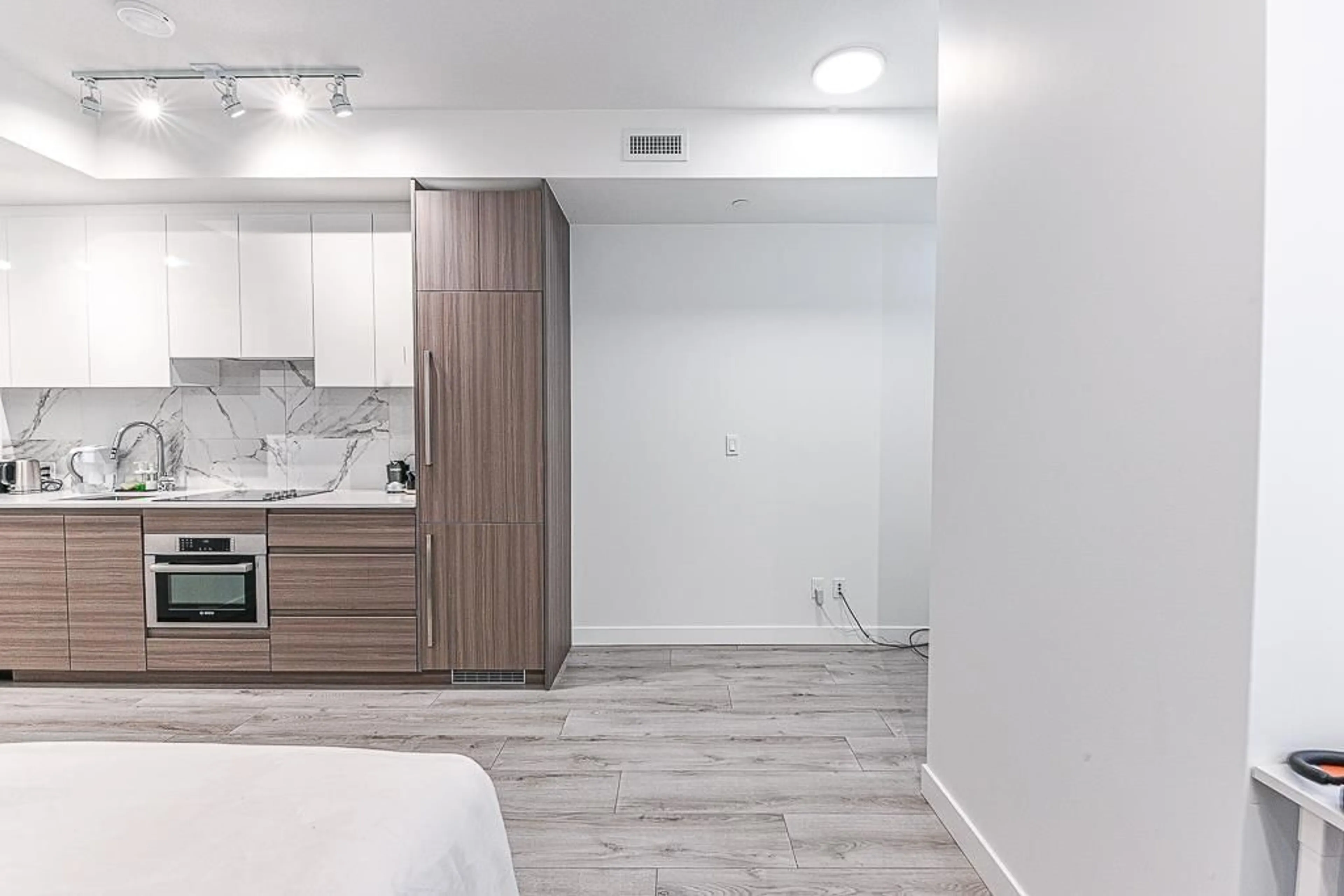 Unknown for 1714 - 10626 CITY PARKWAY, Surrey British Columbia V3T0S3