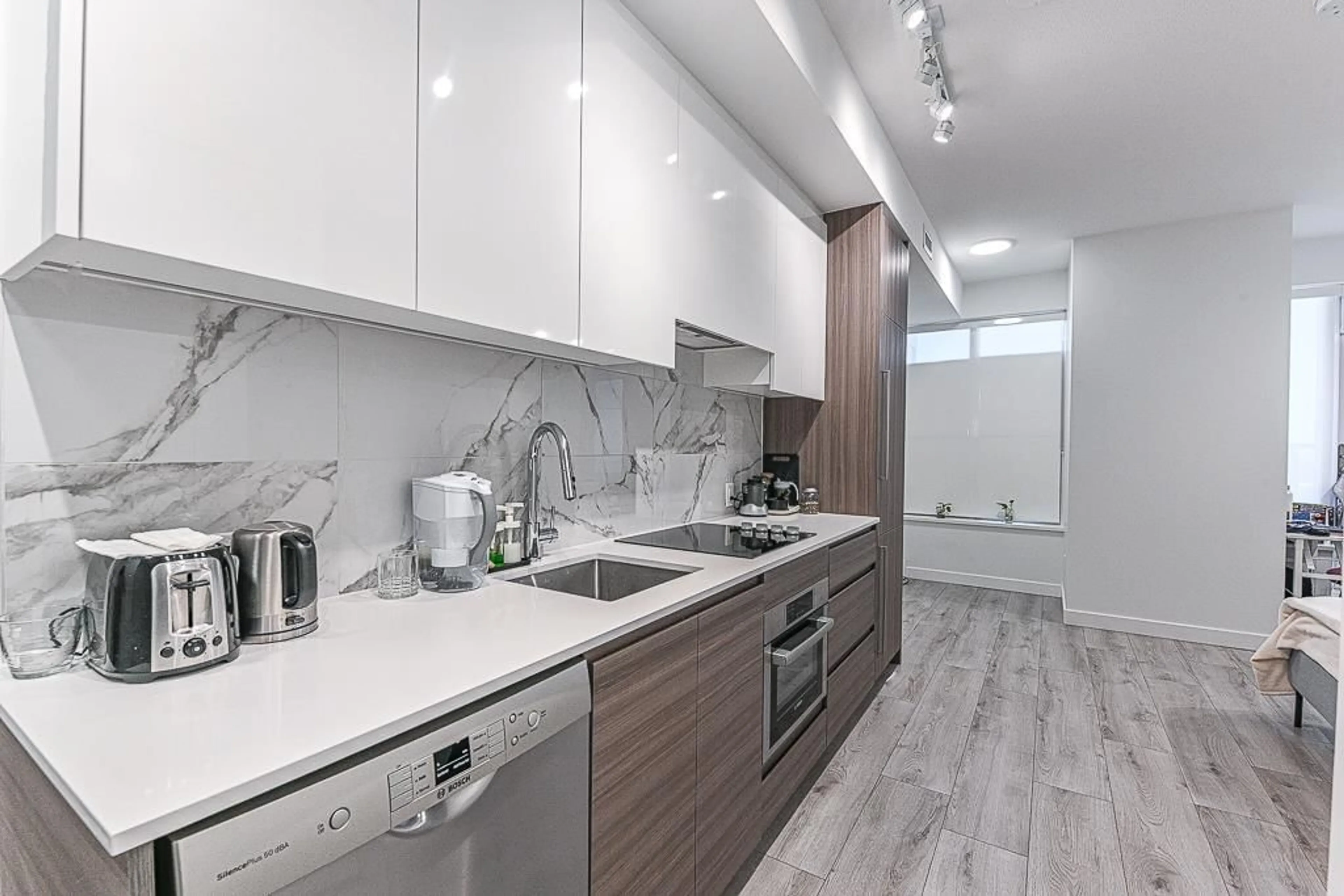 Unknown for 1714 - 10626 CITY PARKWAY, Surrey British Columbia V3T0S3