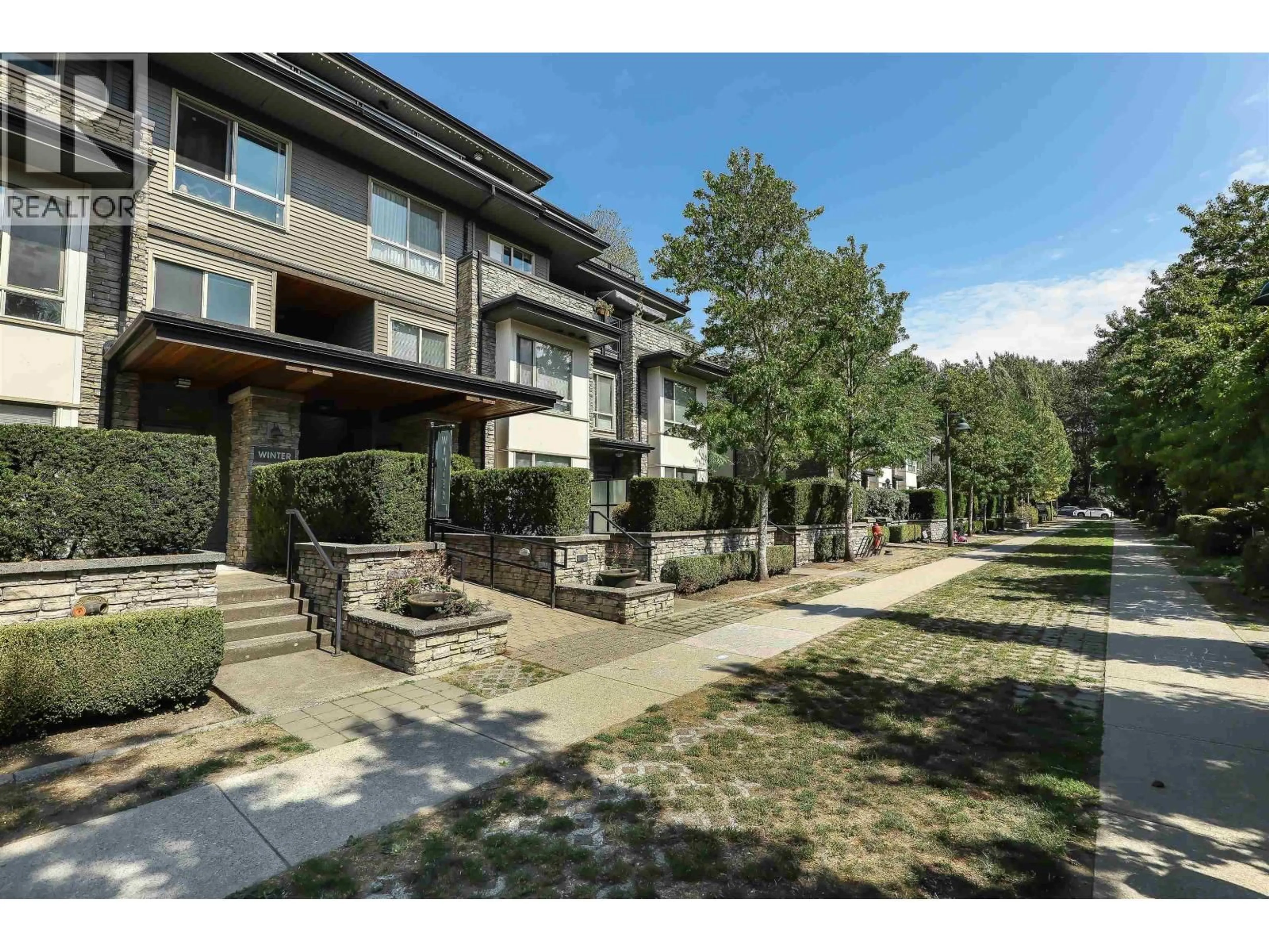 Patio, street for 304 - 7478 BYRNEPARK WALK, Burnaby British Columbia V3N0B5
