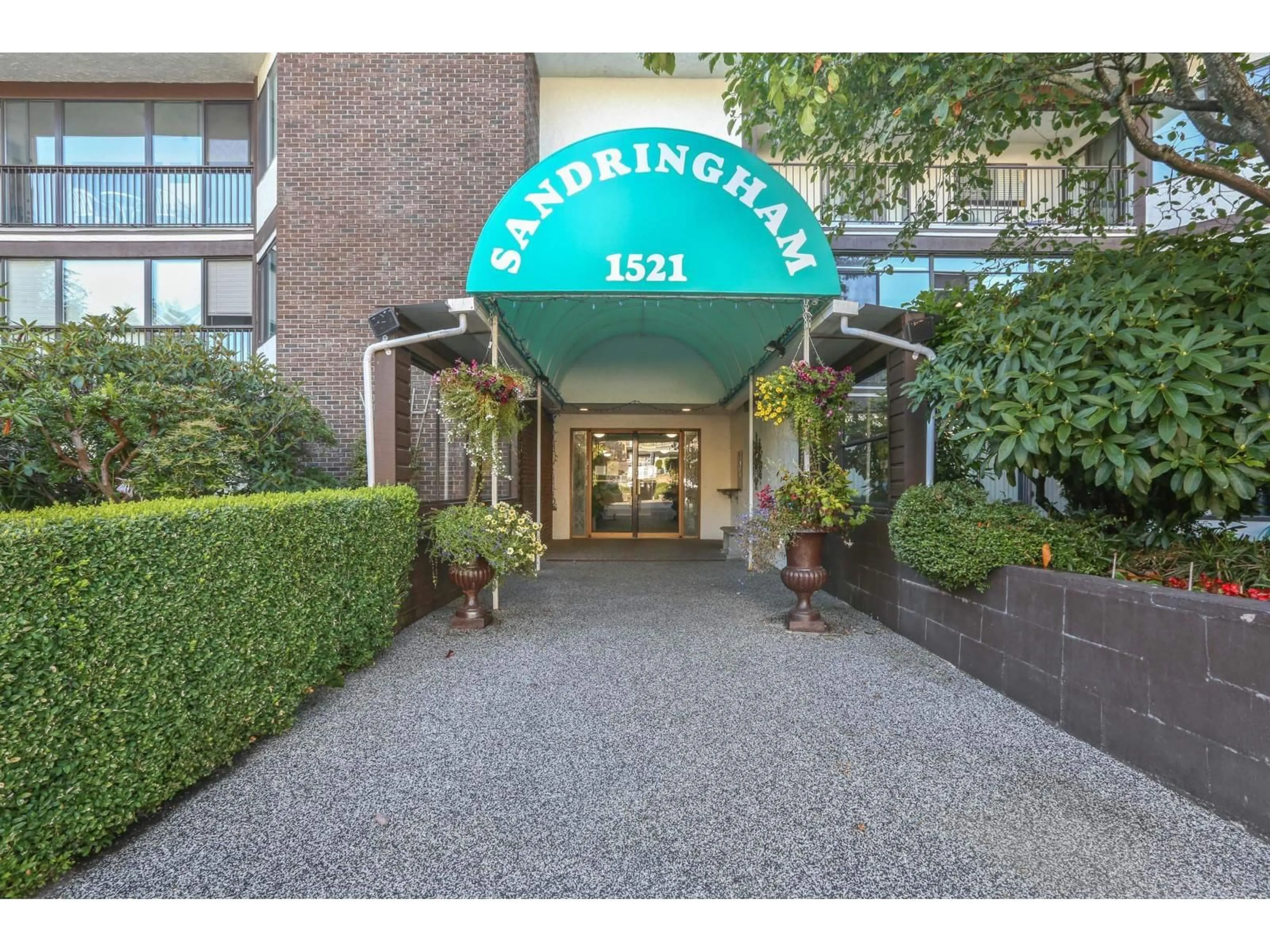 Indoor foyer for 305 - 1521 BLACKWOOD STREET, White Rock British Columbia V4B3V6