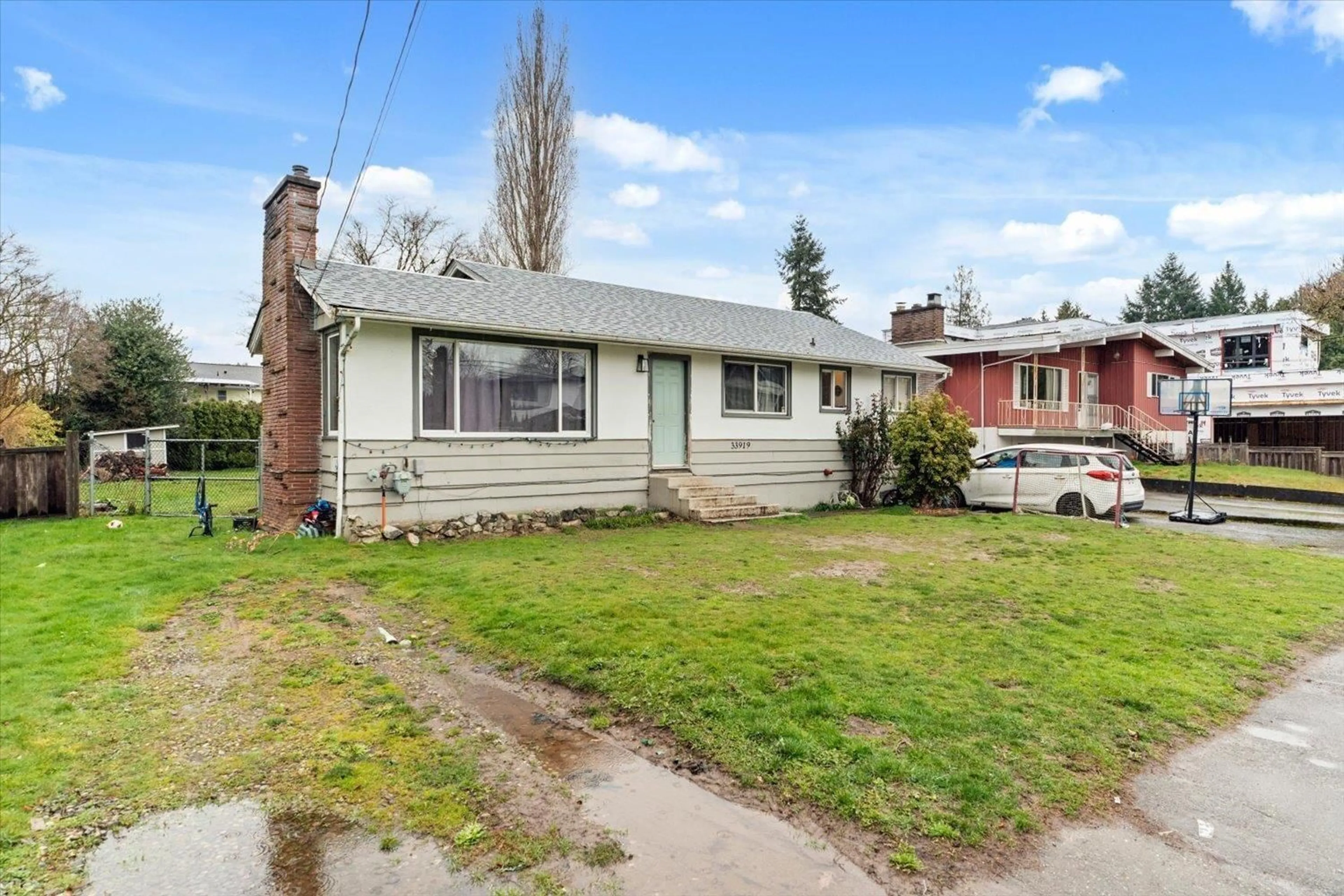 Home with vinyl exterior material, street for 33919 VICTORY BOULEVARD, Abbotsford British Columbia V2S1S8
